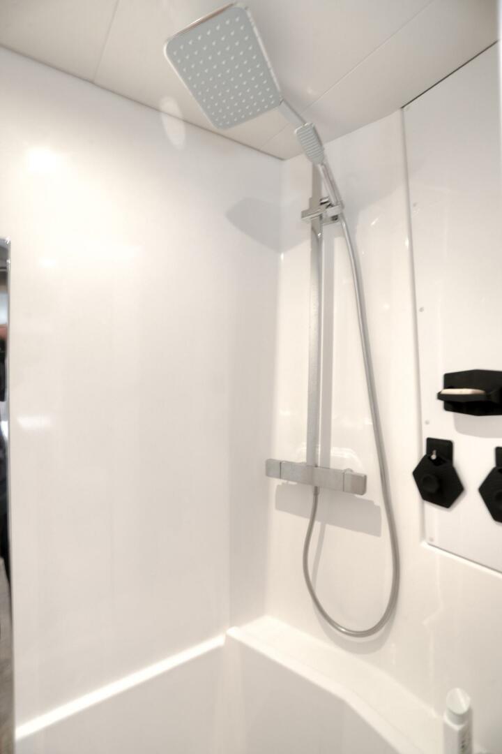 2022 Fountaine Pajot MY6 - Image 120