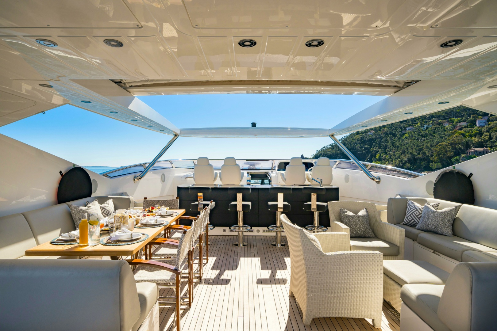 2014 Sunseeker Sunseeker 115 Sport Yacht - Image 8