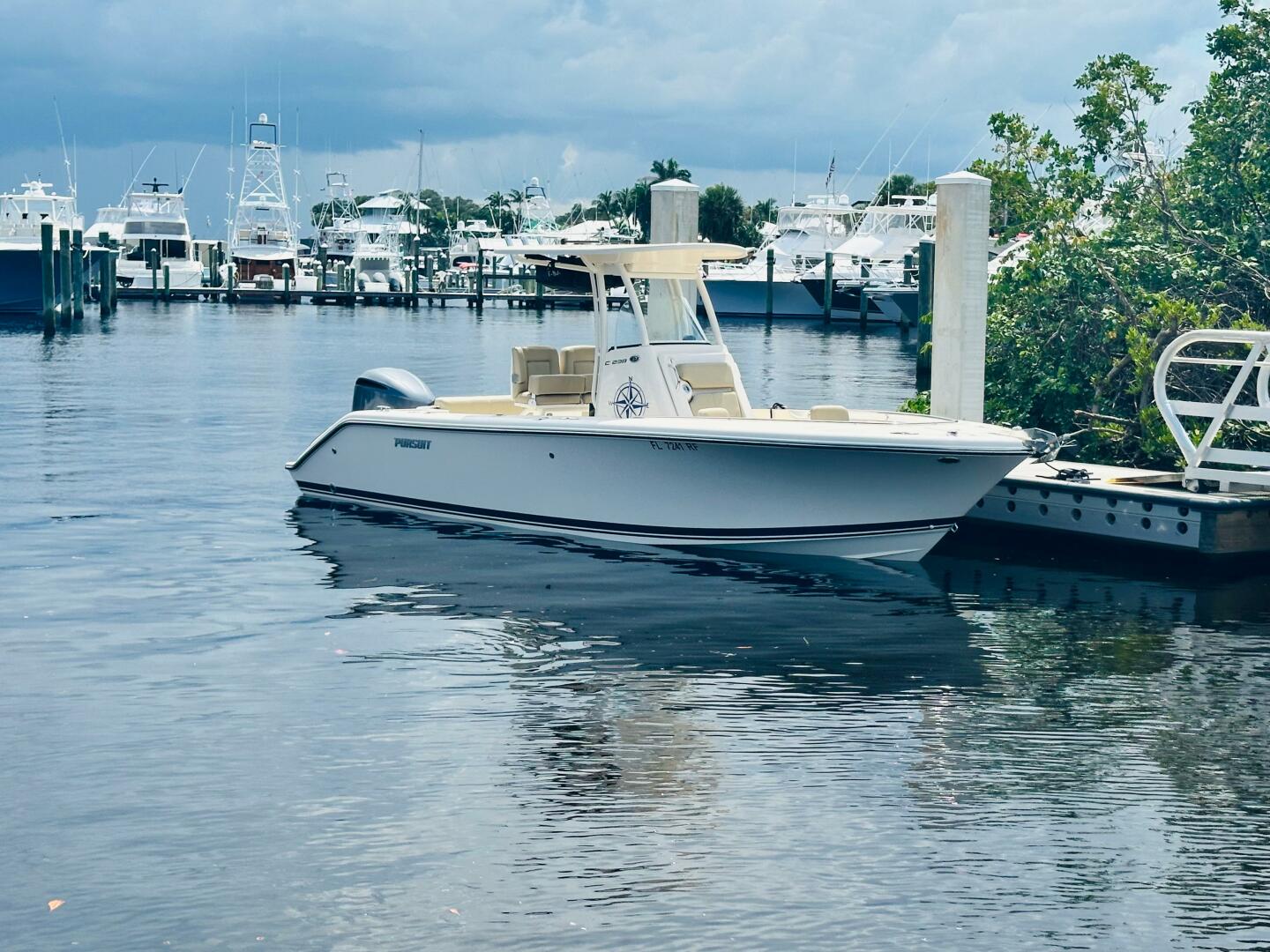 2016 PURSUIT C 238 Center Console Base - Image 3