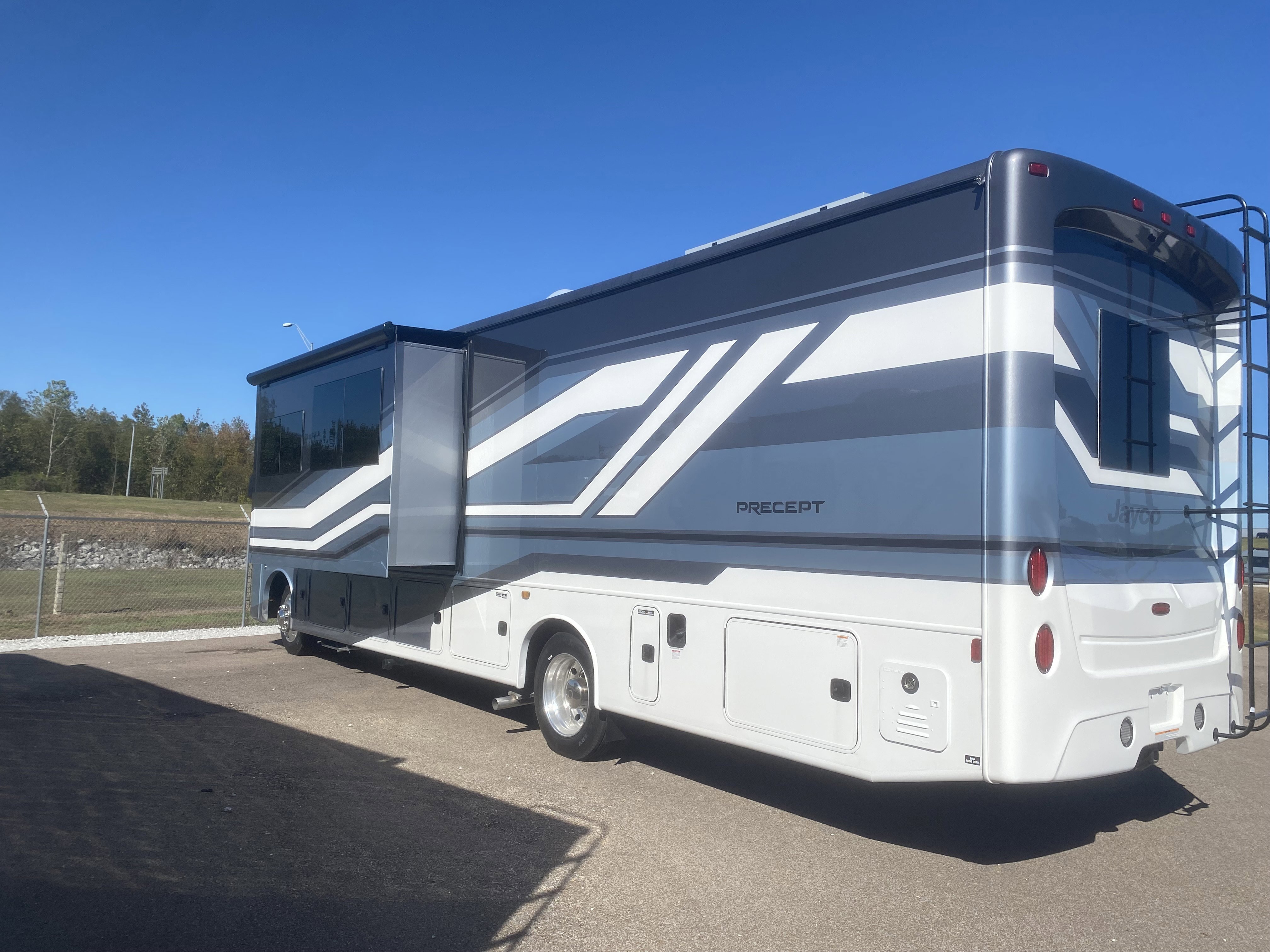 2026 JAYCO PRECEPT 34G - Image 3