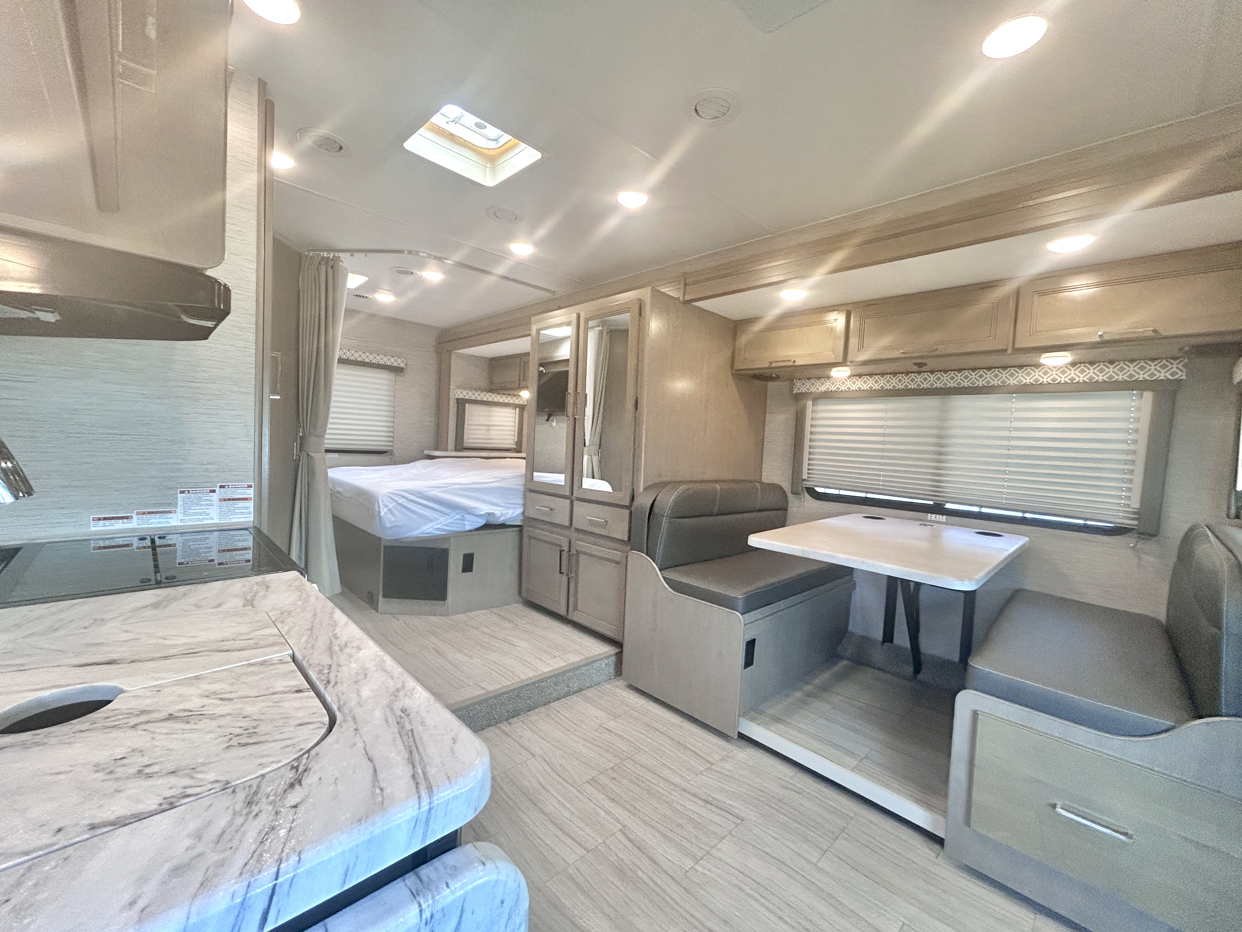 2022 Thor Motor Coach Coleman 24CM - Image 9