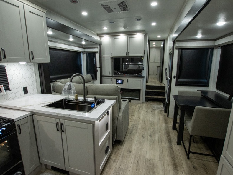 2026 Jayco Seismic 399 - Image 17