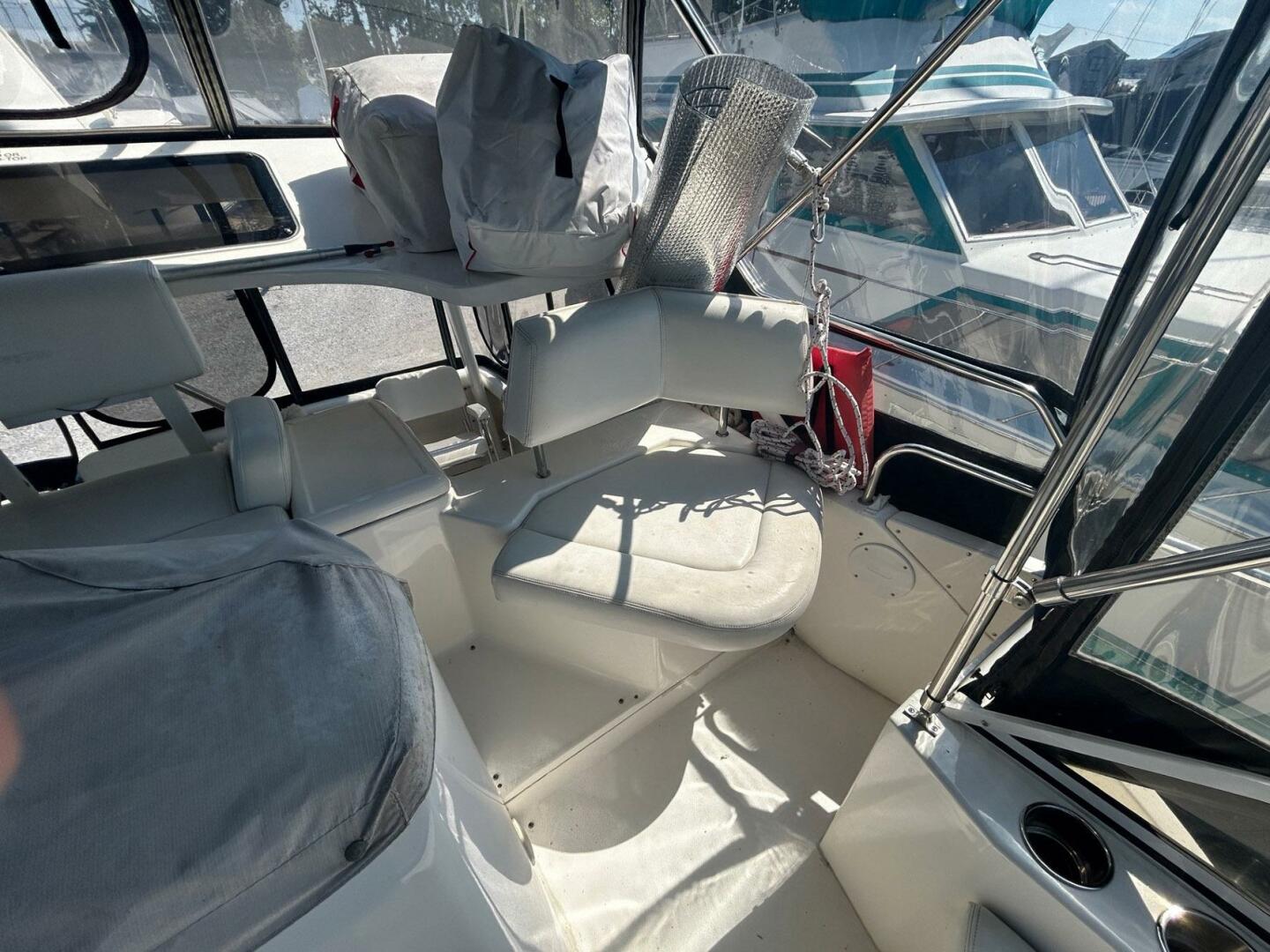 2000 Silverton 352 Motor Yacht - Image 12