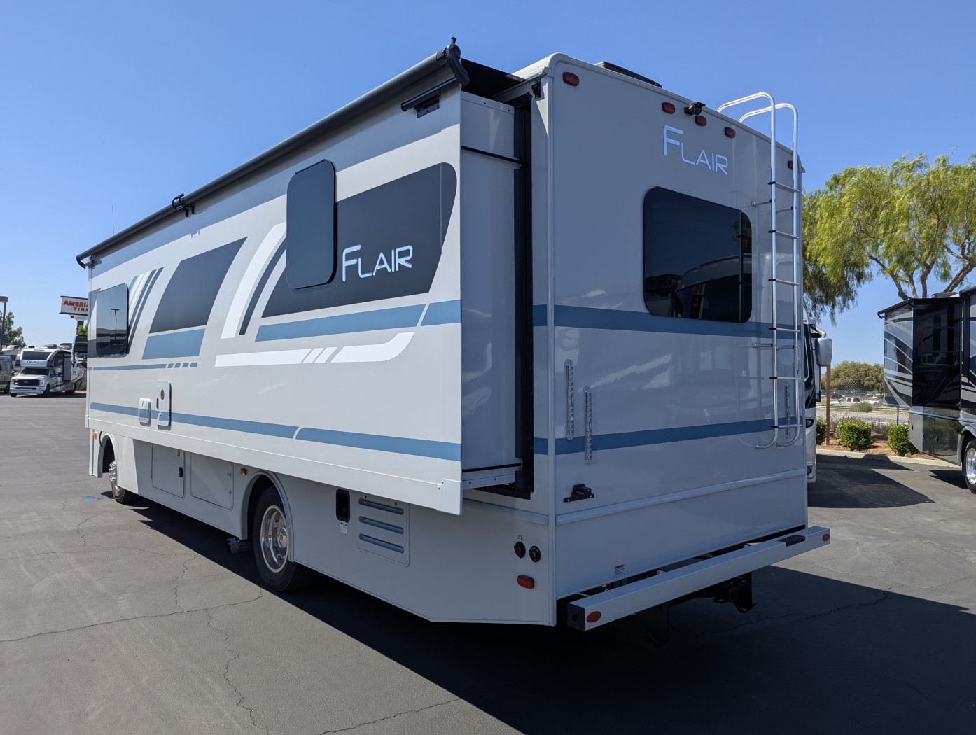2026 Fleetwood Flair 29M - Image 4