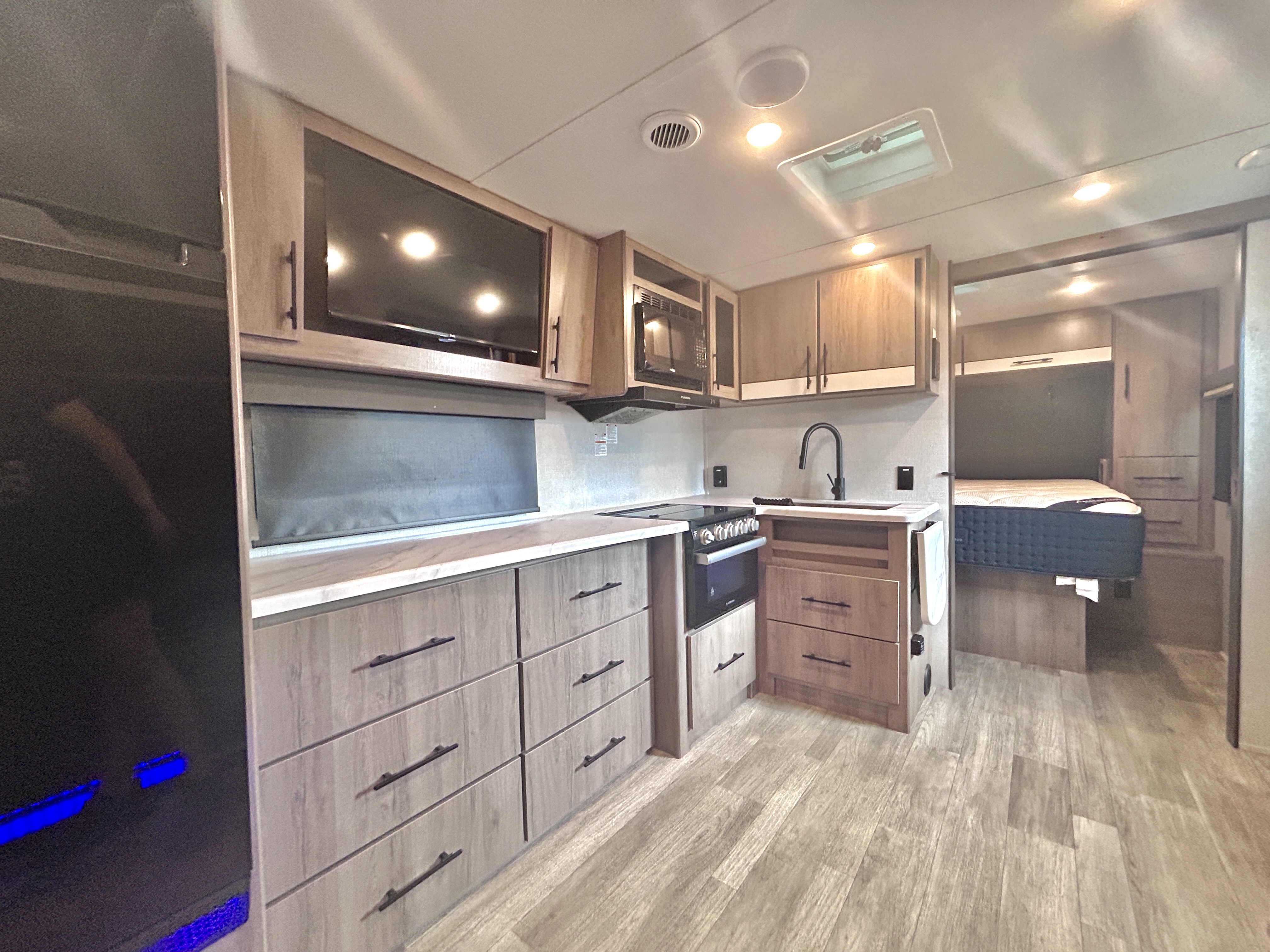 2023 Grand Design Imagine XLS 22RBE - Image 12