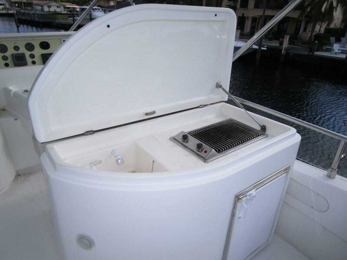 2003 Ferretti Yachts 590 Motor Yacht - Image 43
