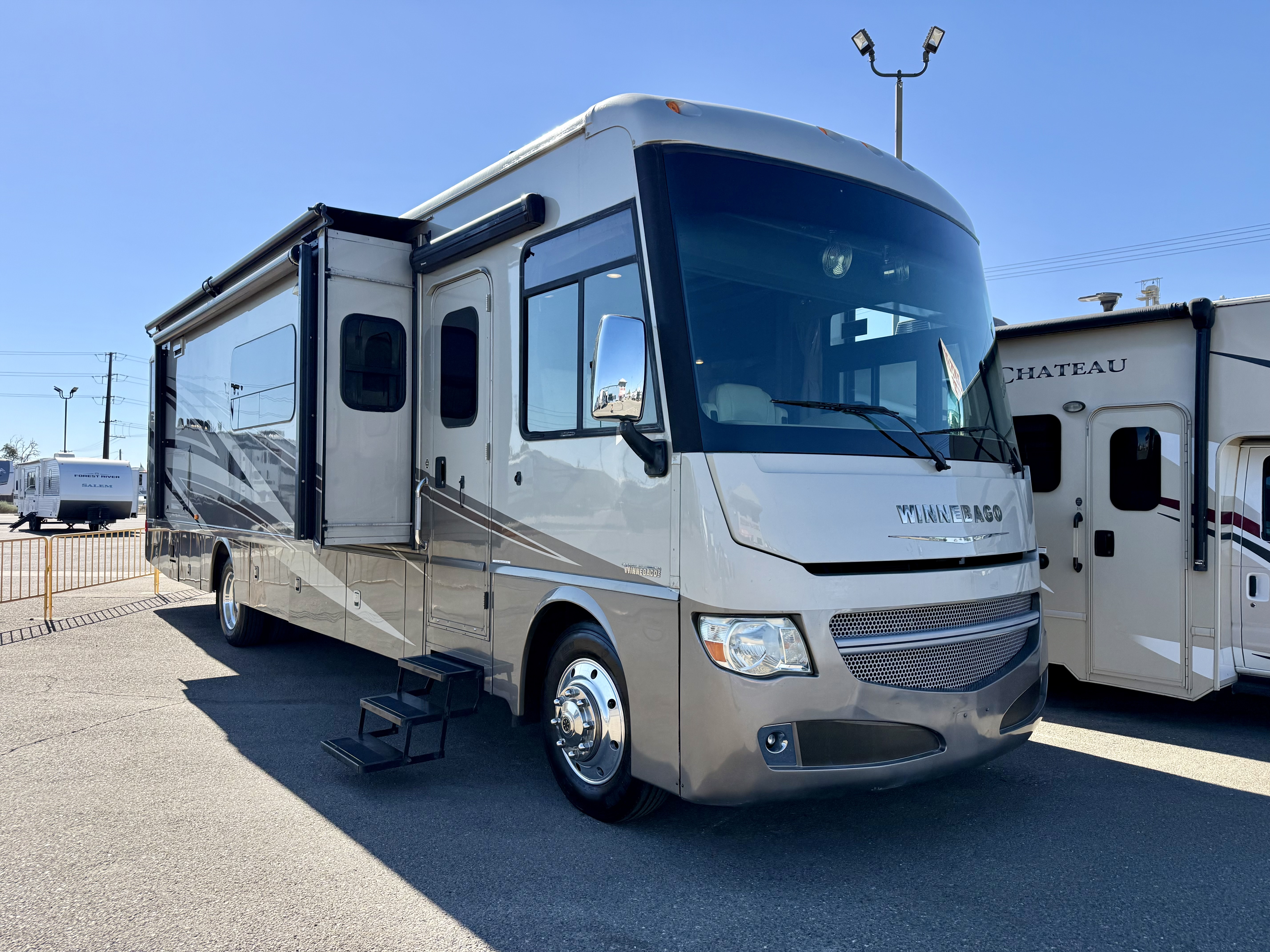 2015 Winnebago Adventurer 38Q - Image 2