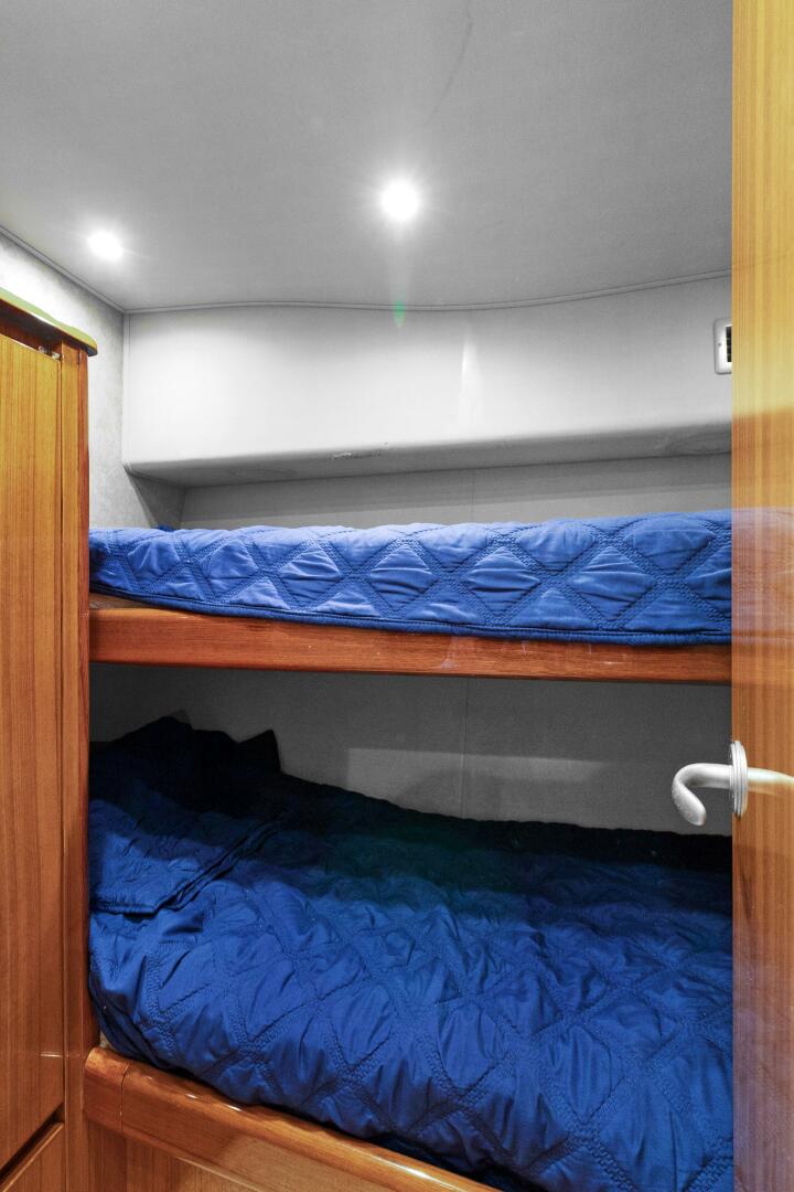 2015 Viking 46 Convertible - Image 12
