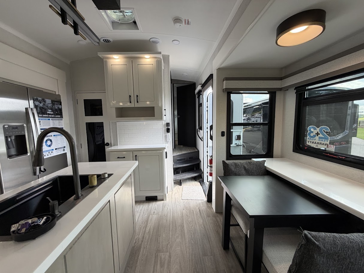 2027 JAYCO PINNACLE 32RLTS - Image 22