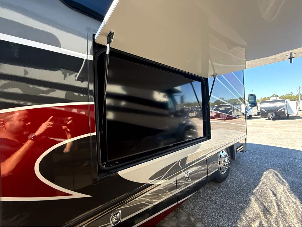 2024 FLEETWOOD DISCOVERY 38N - Image 9