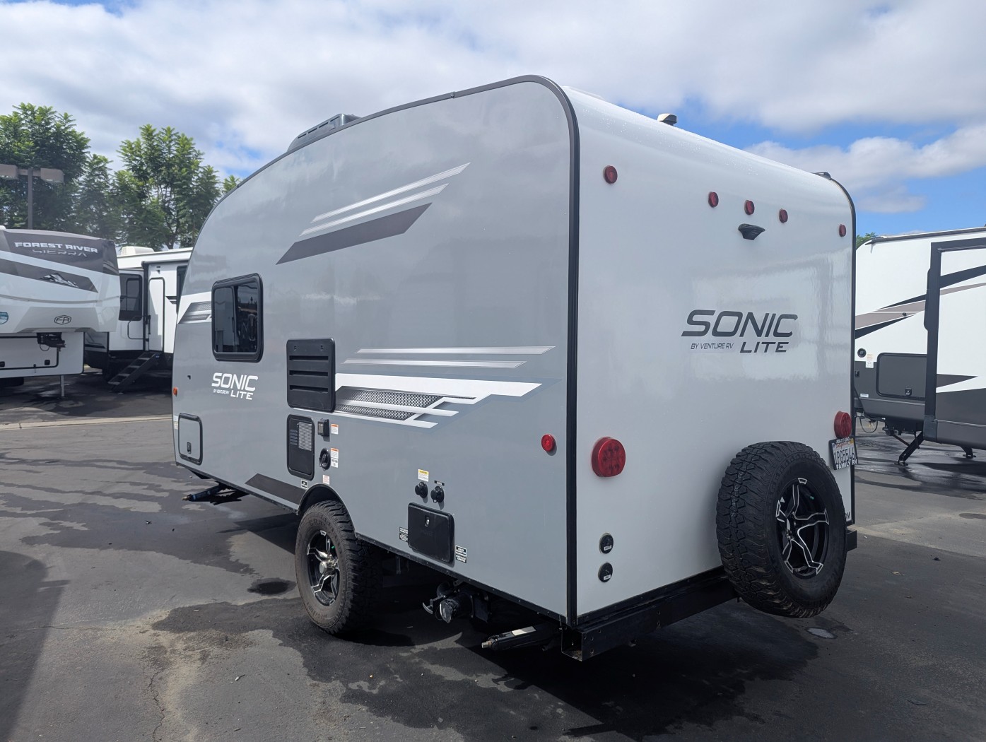 2023 Venture RV Sonic Lite 150VRK - Image 4