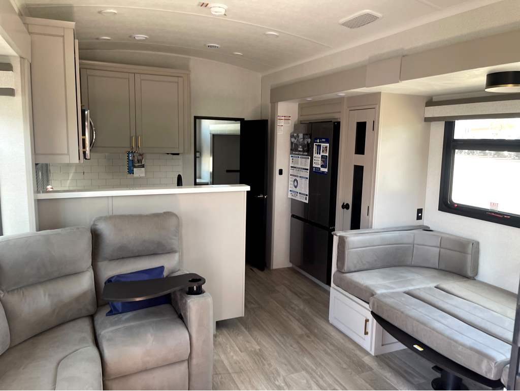 2027 JAYCO NORTH POINT 375TBDB - Image 11