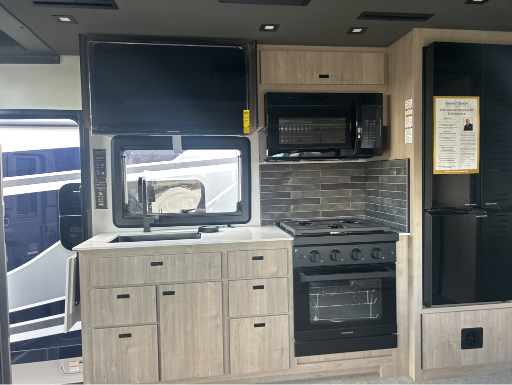 2026 GRAND DESIGN LINEAGE SERIESF 31ZW - Image 11