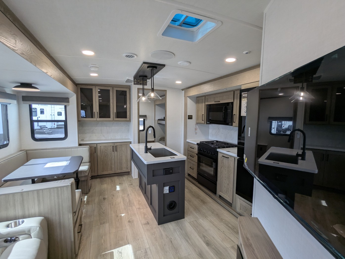 2026 Forest River Rockwood Signature 8336BH - Image 15