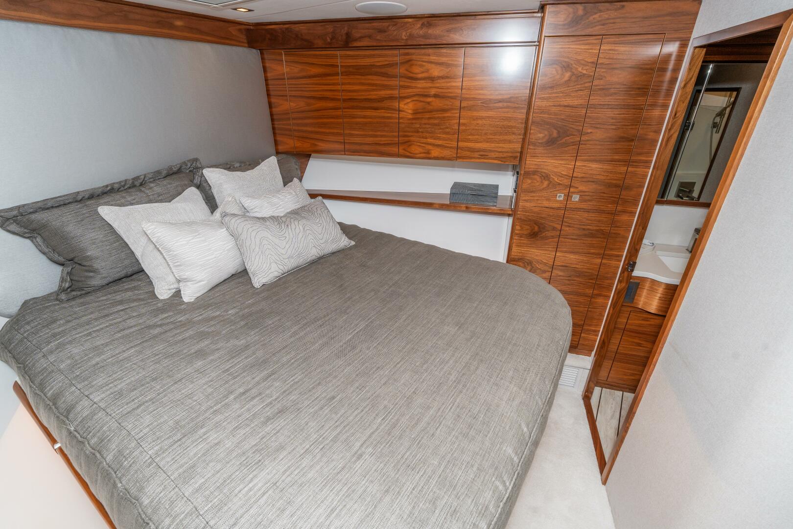 2025 Viking 90 Convertible - Image 55