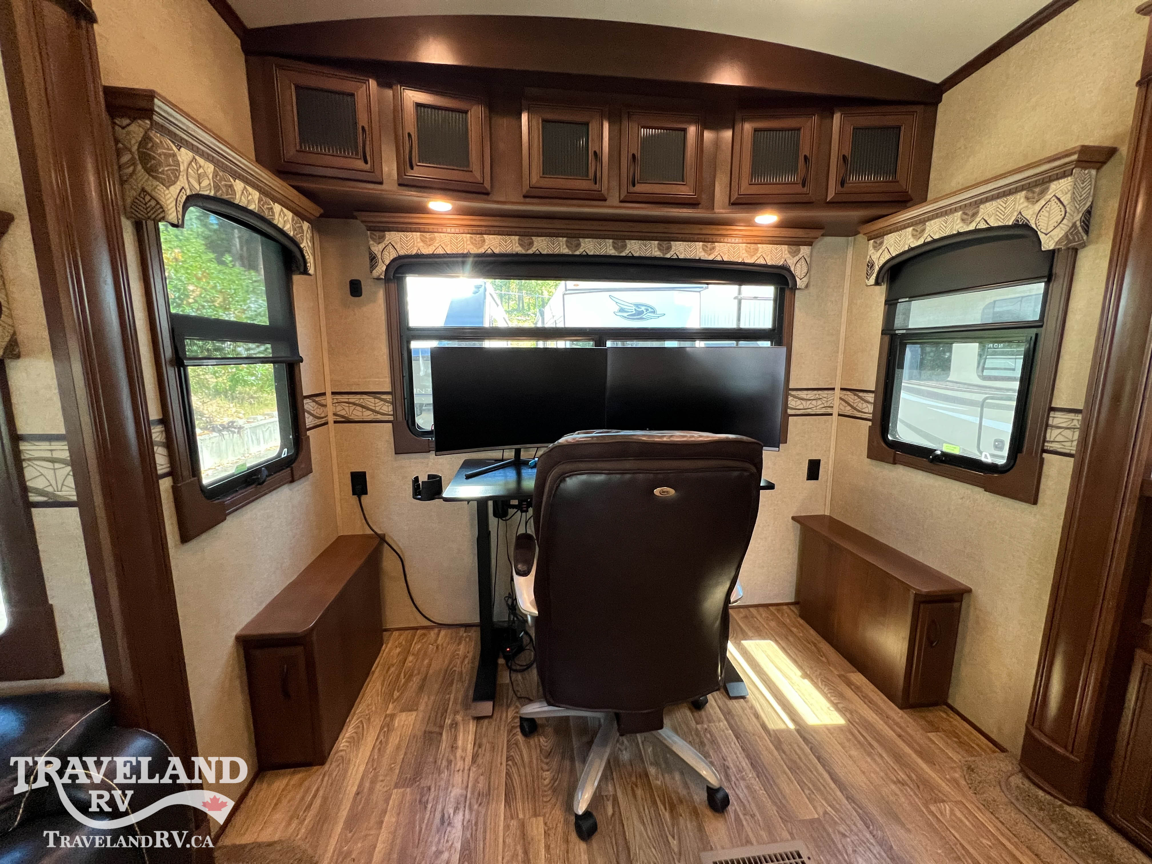 2015 Jayco Pinnacle 36RSQS - Image 9