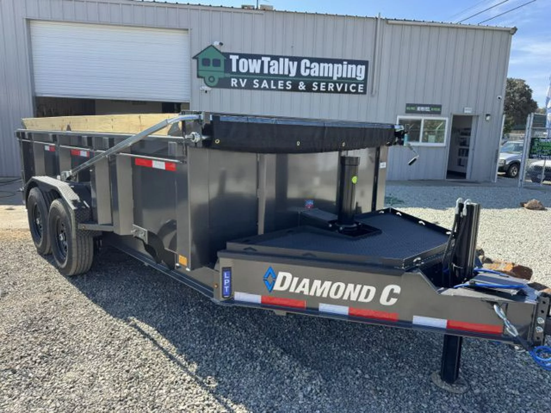 2027 DIAMOND C TRAILERS DIAMOND C LPT 207 HEAVY DUTY 14X82 32 SIDES PACESETTER - Image 1