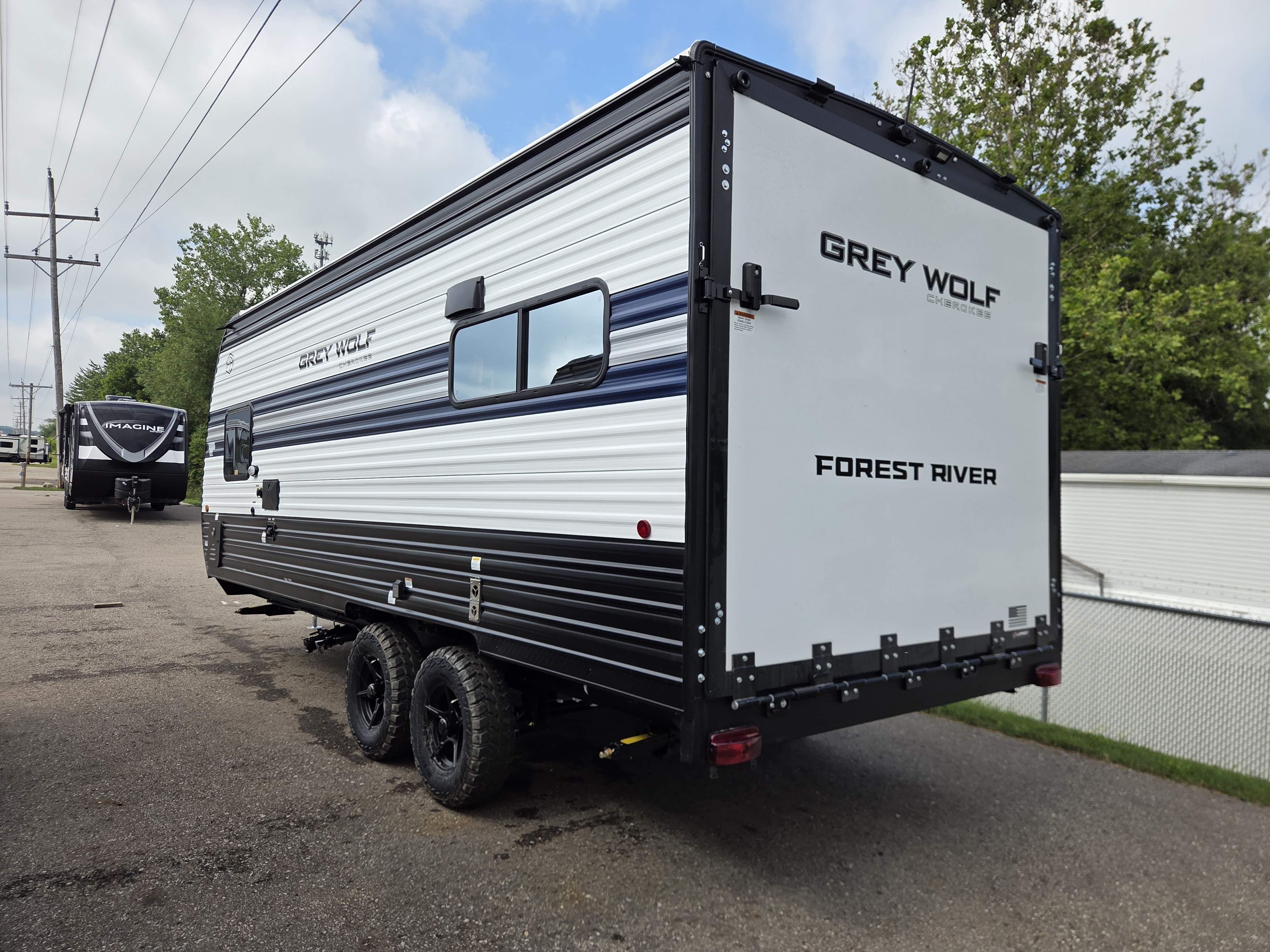 2027 Forest River Cherokee Grey Wolf 18RR - Image 3
