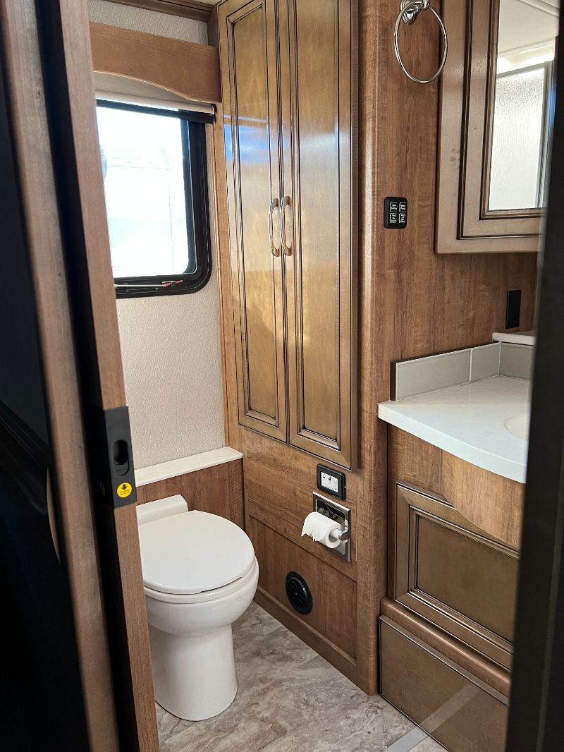 2023 Holiday Rambler Navigator 38N - Image 21