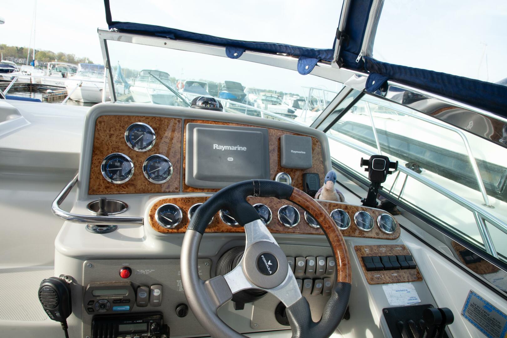 2006 Formula 31 Performance Cruiser - Image 27