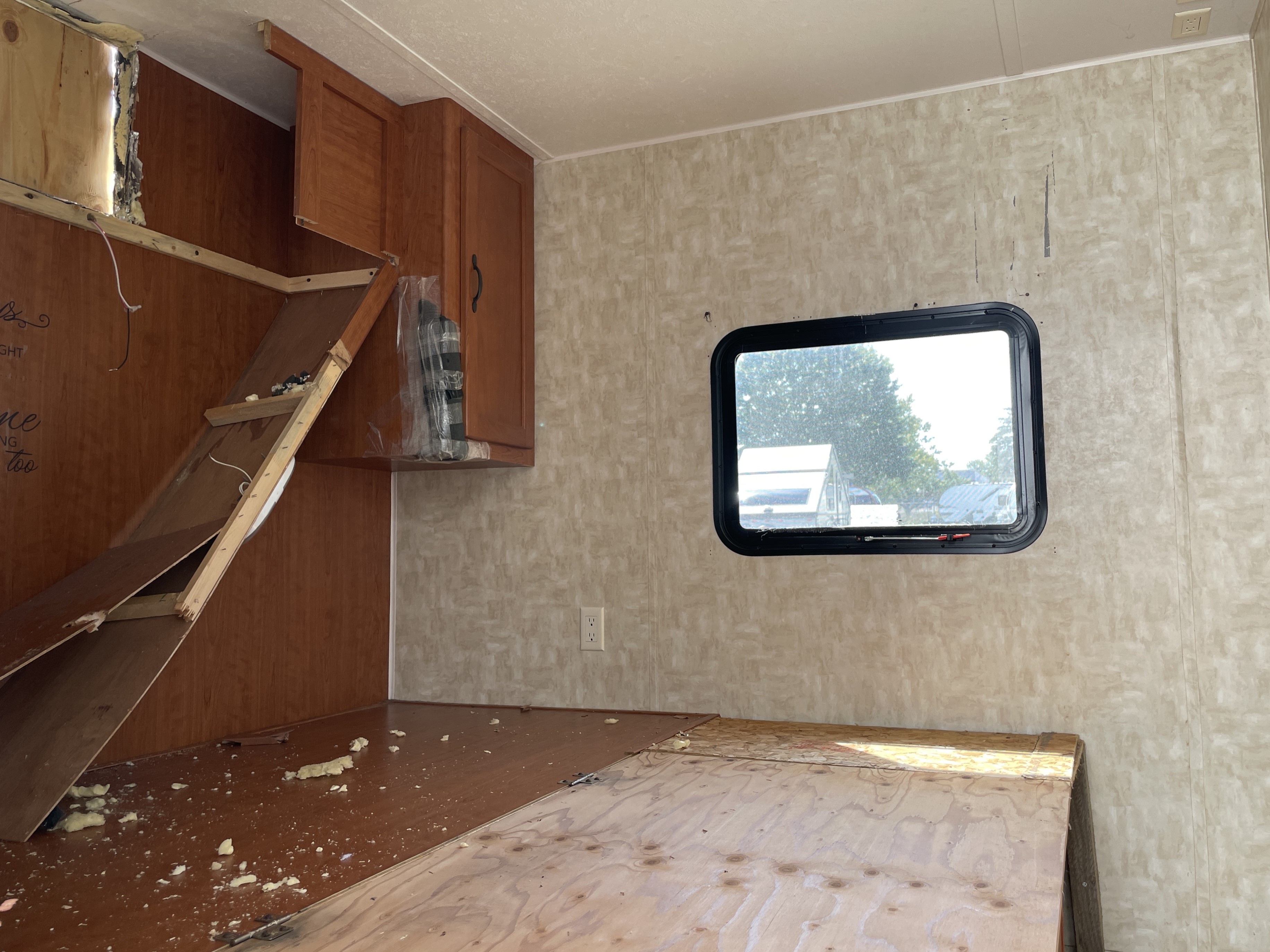 2010 Forest River Cherokee Grey Wolf 27V - Image 8