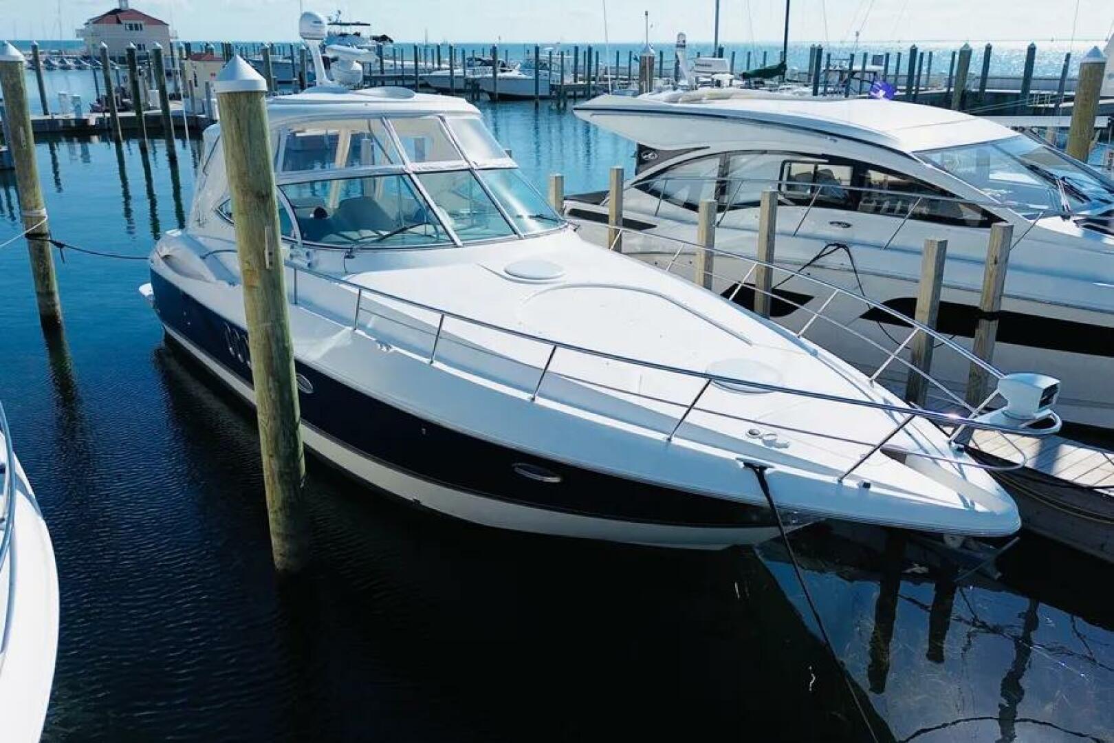 2006 Cruisers Yachts 420 Express - Image 2