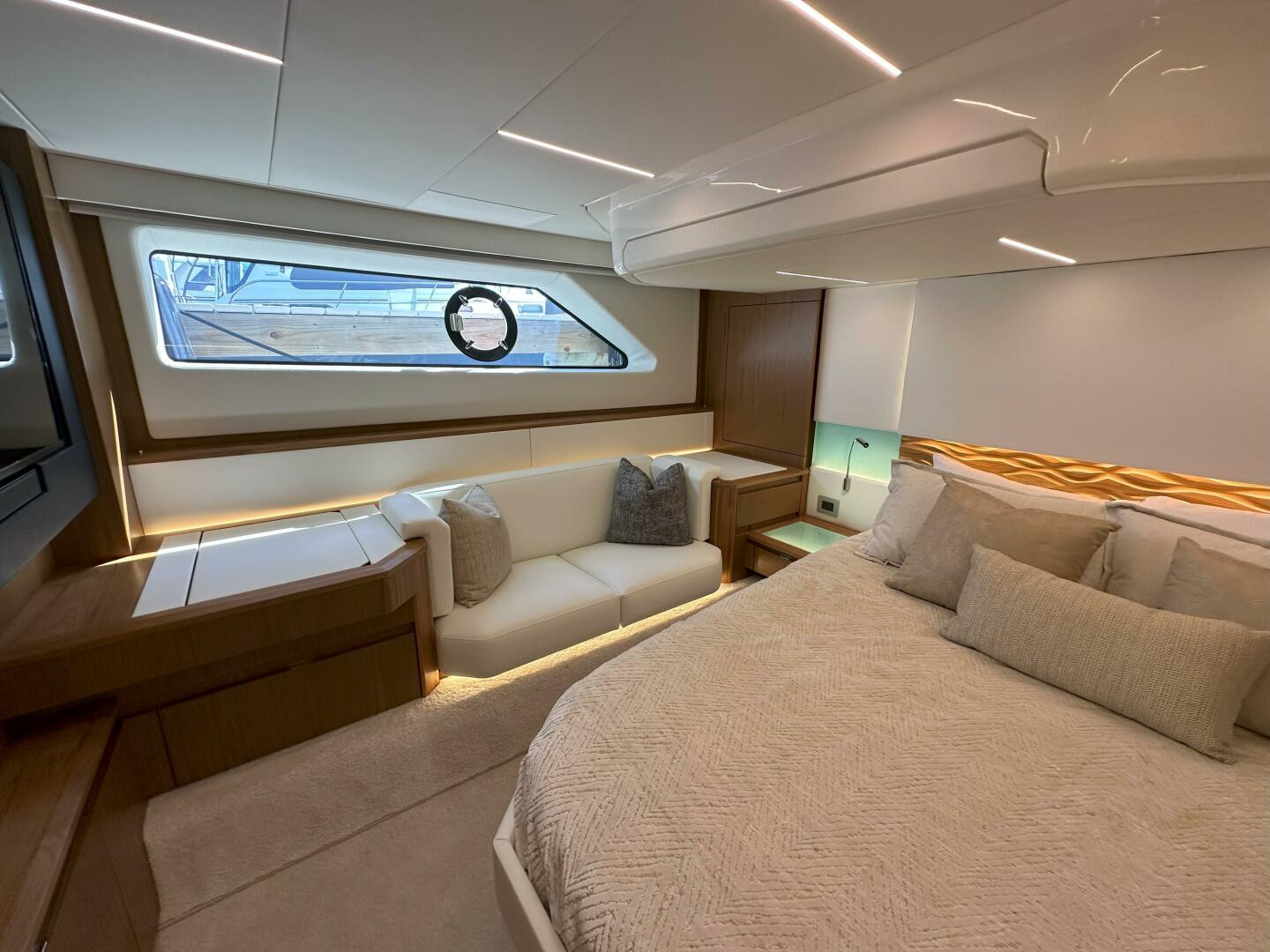 2025 Tiara Yachts EX 60 - Image 7