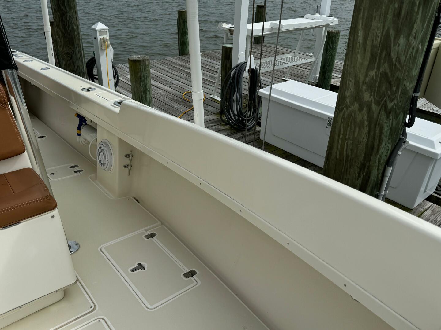2004 Intrepid 32 CUDDY - Image 22