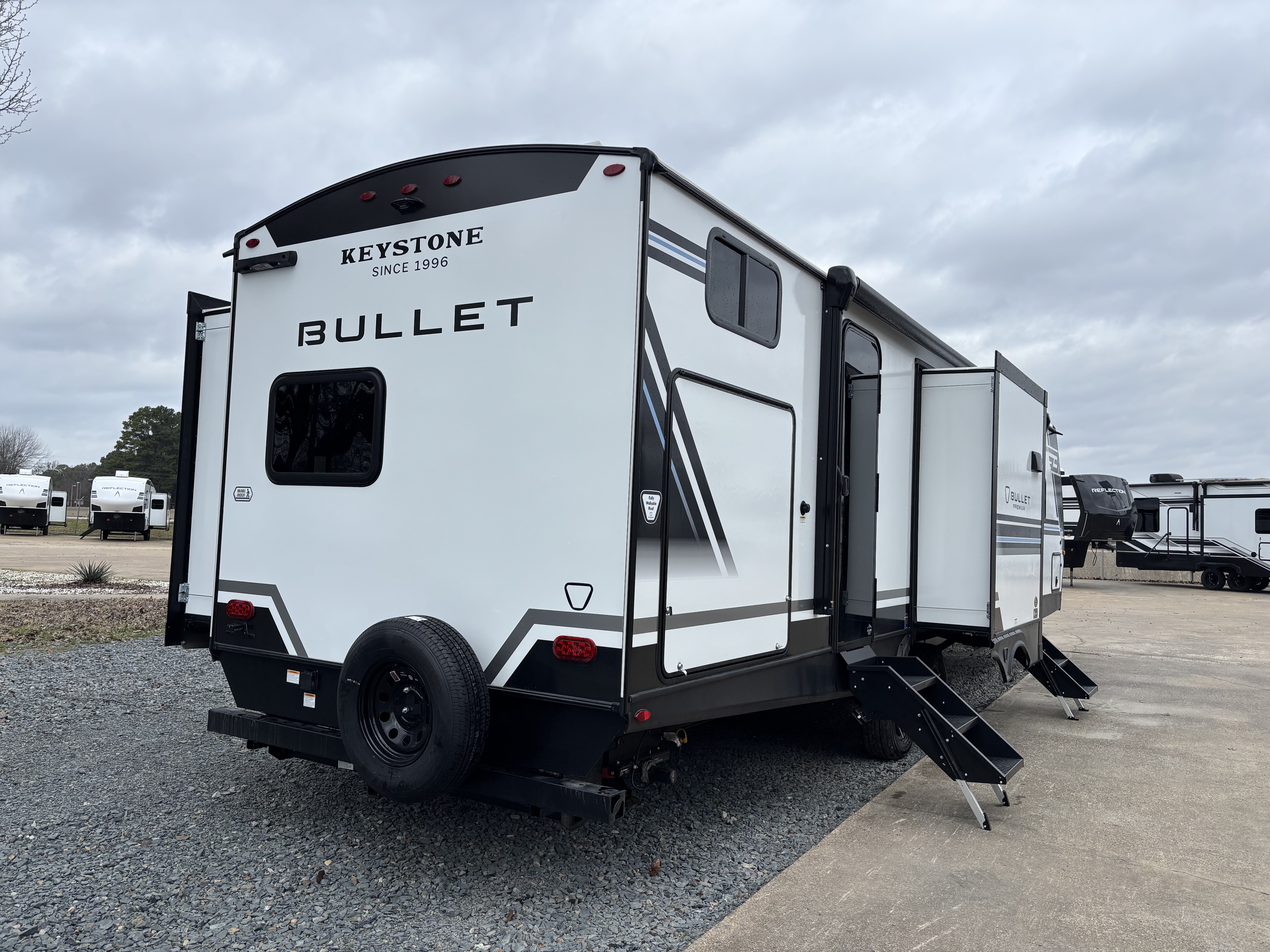 2026 Keystone Bullet Premium 330BKQ - Image 9