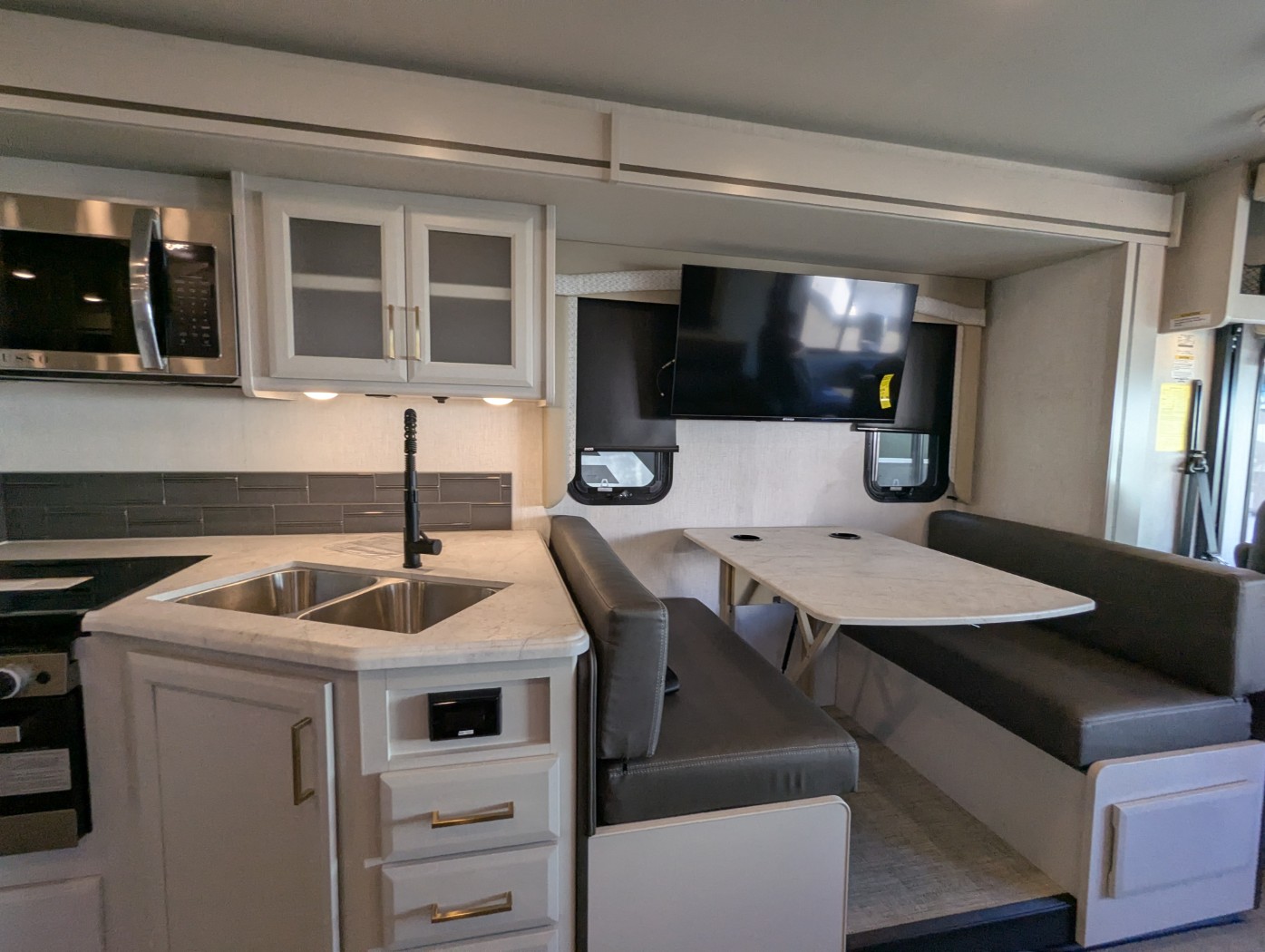 2026 Fleetwood Flair 28A - Image 17