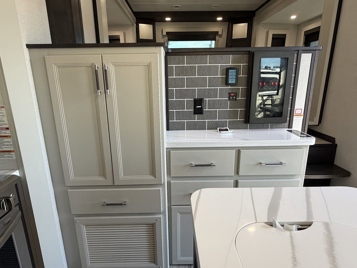 2026 Keystone ALPINE 3710FL - Image 24