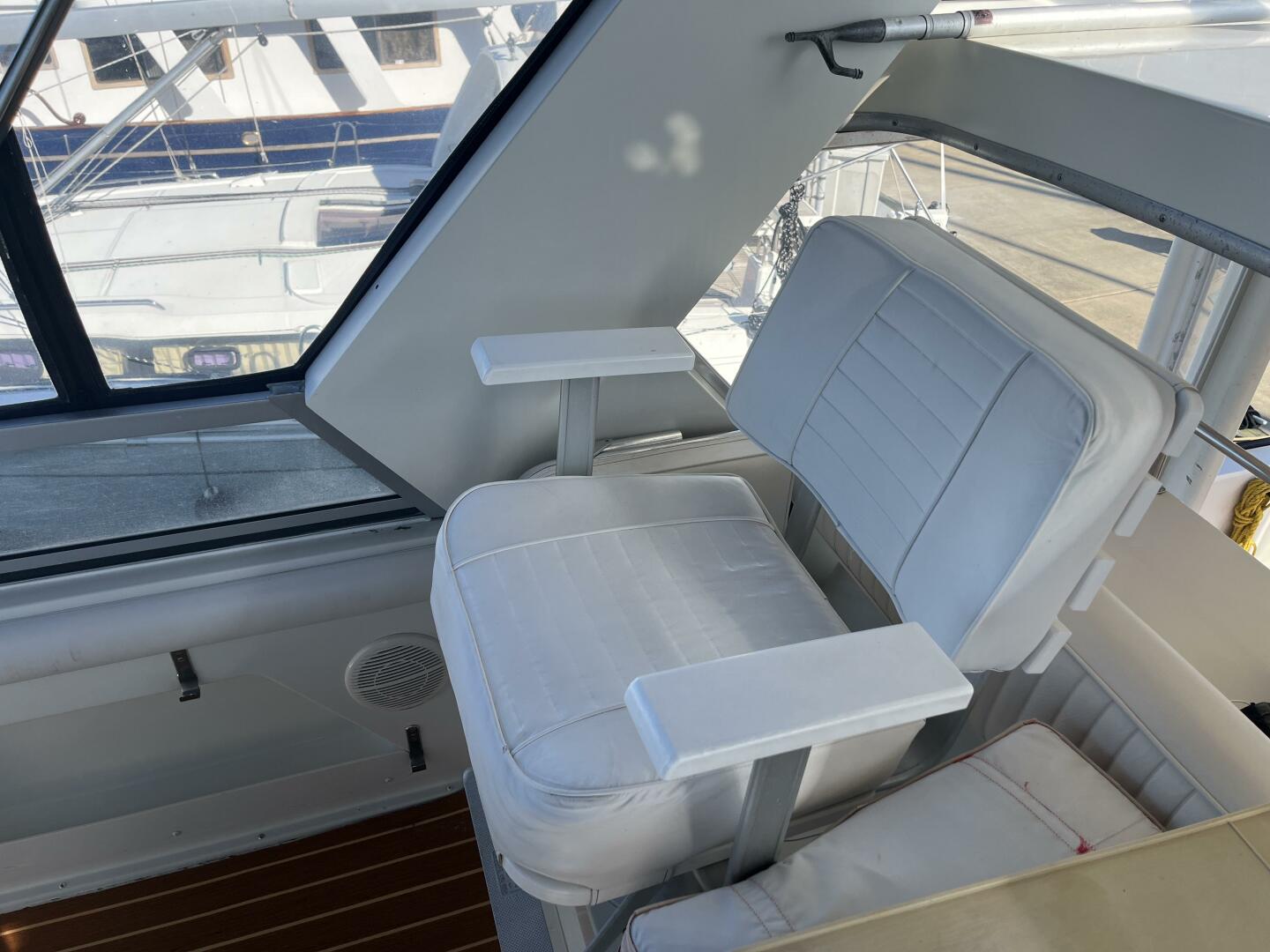 1995 Carver 440 Aft Cabin - Image 51