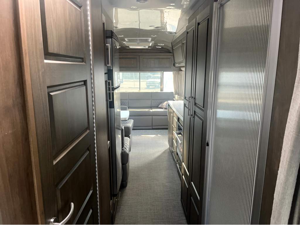 2026 AIRSTREAM CLASSIC 30RBT - Image 10