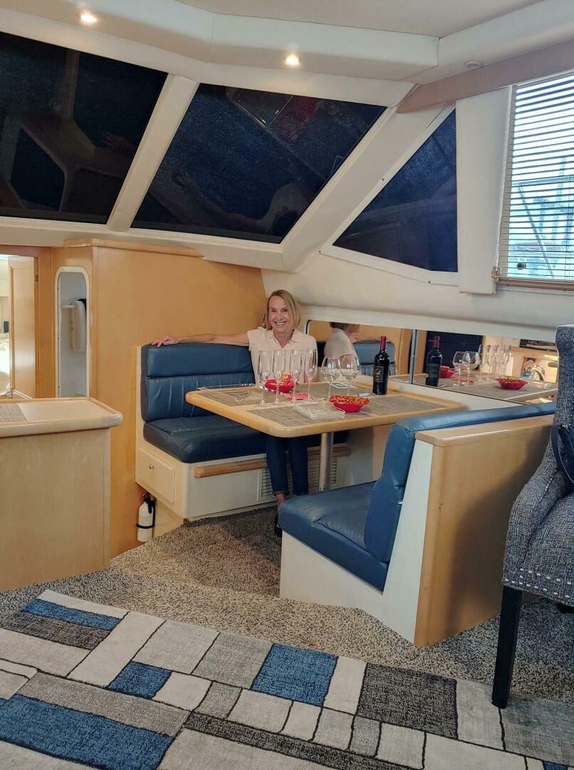 1998 Carver 355 Aft Cabin - Image 10