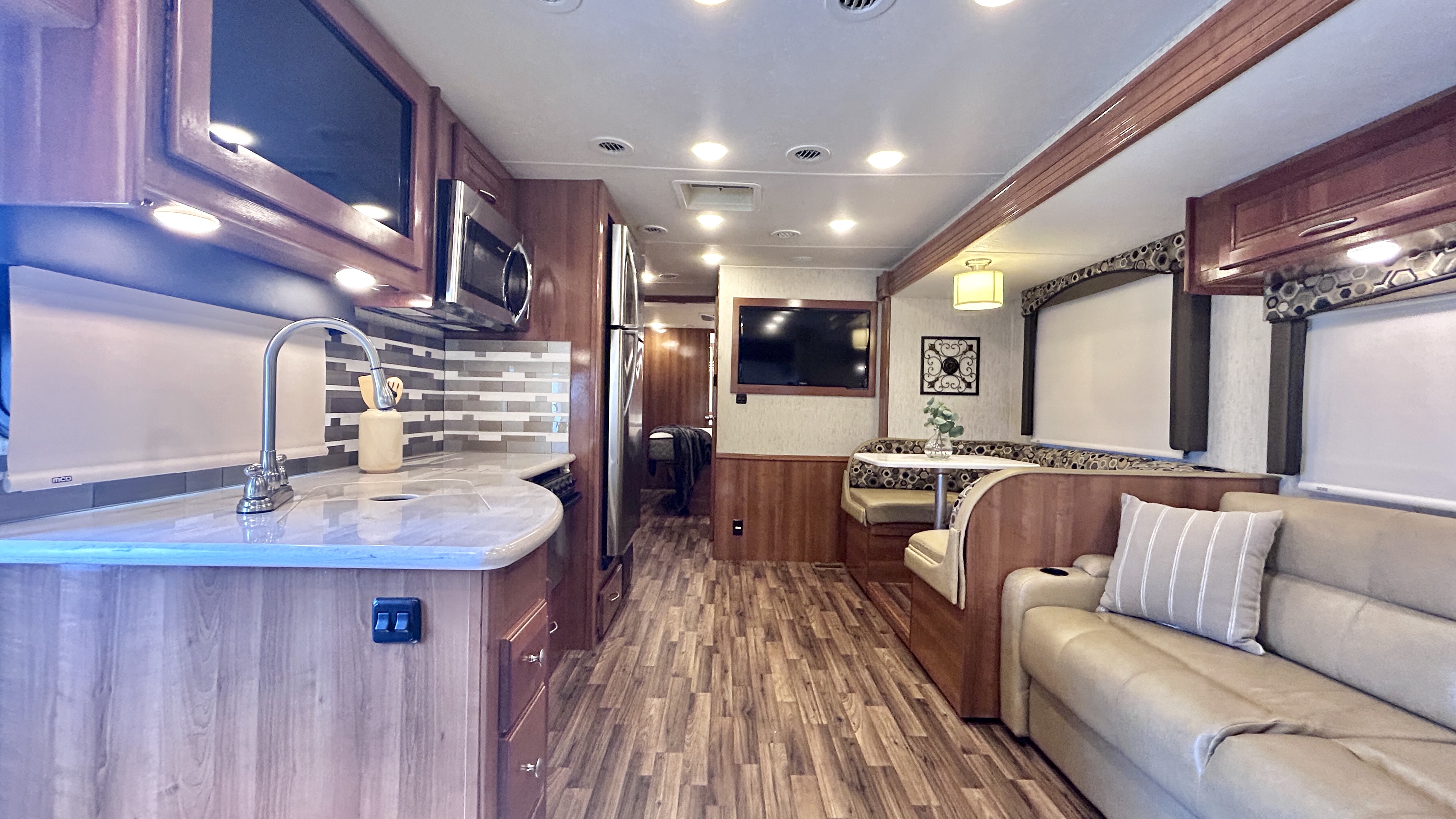 2019 Coachmen Mirada 35BH - Image 9