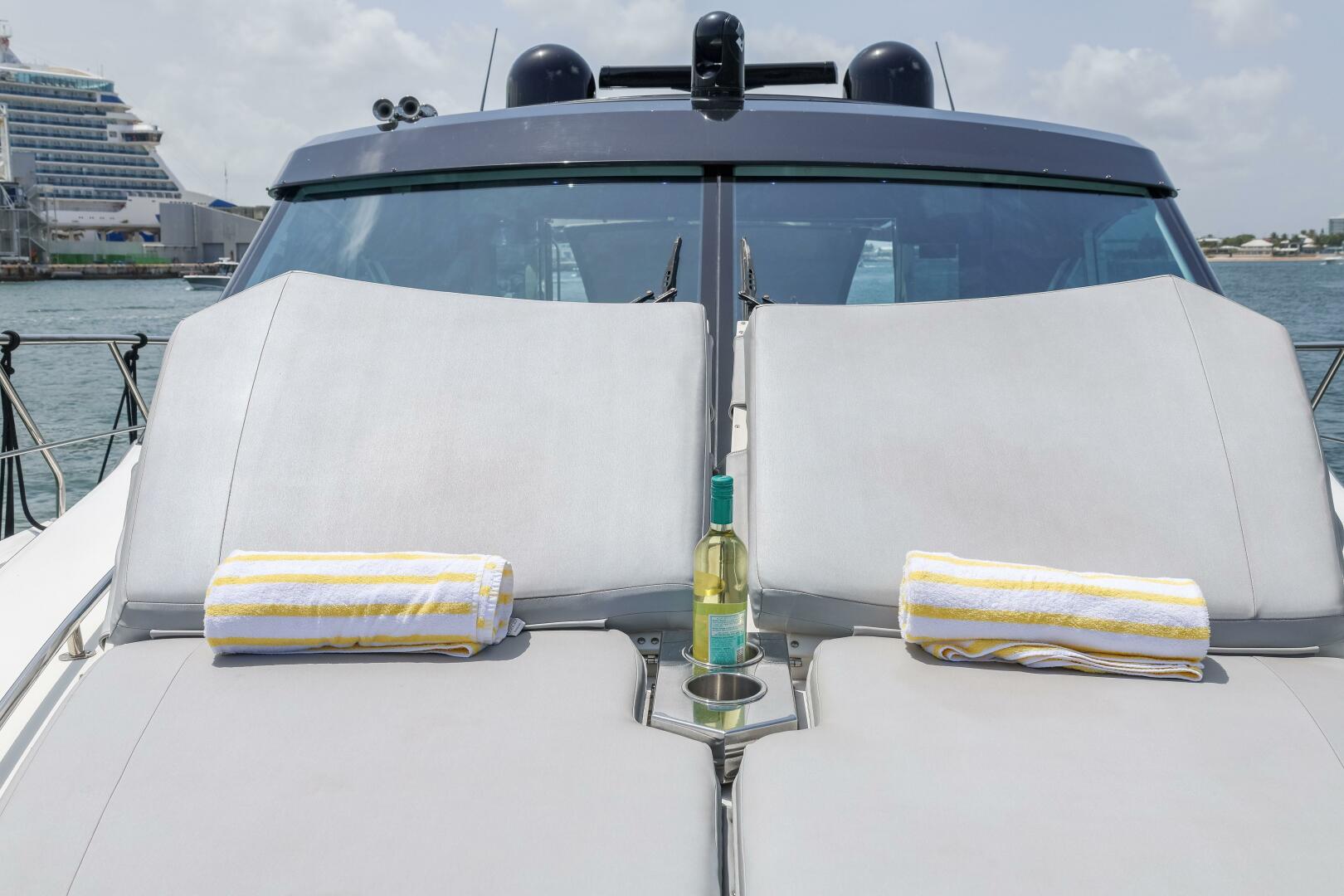 2014 Cruisers Yachts 45 Cantius - Image 41