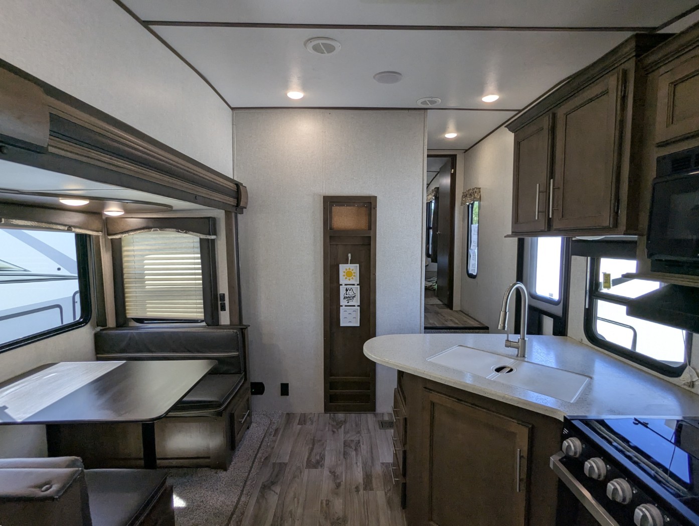 2019 Keystone Cougar Half-Ton West 29RDBWE - Image 32