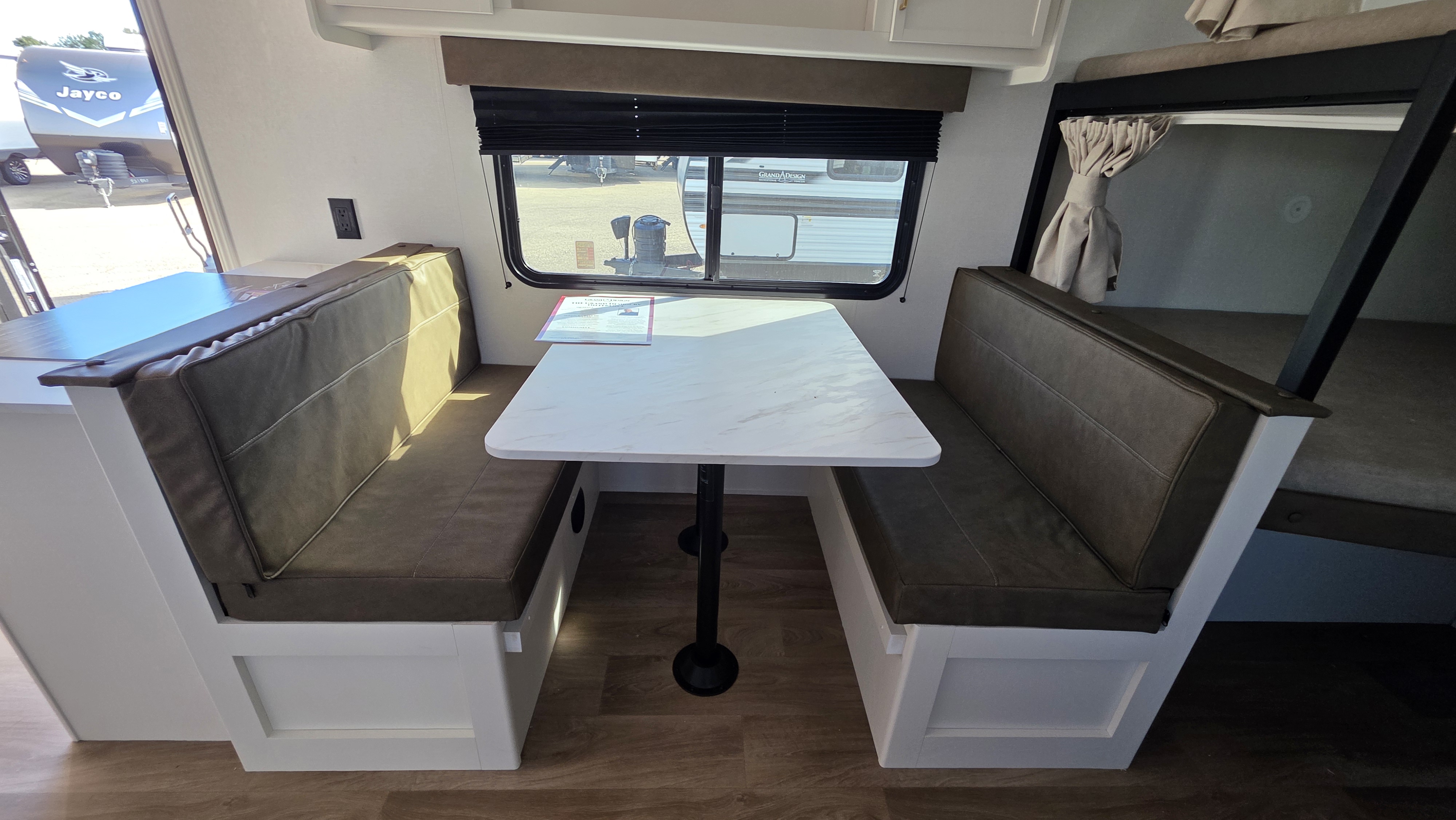 2027 GRAND DESIGN TRANSCEND 26BHX - Image 9