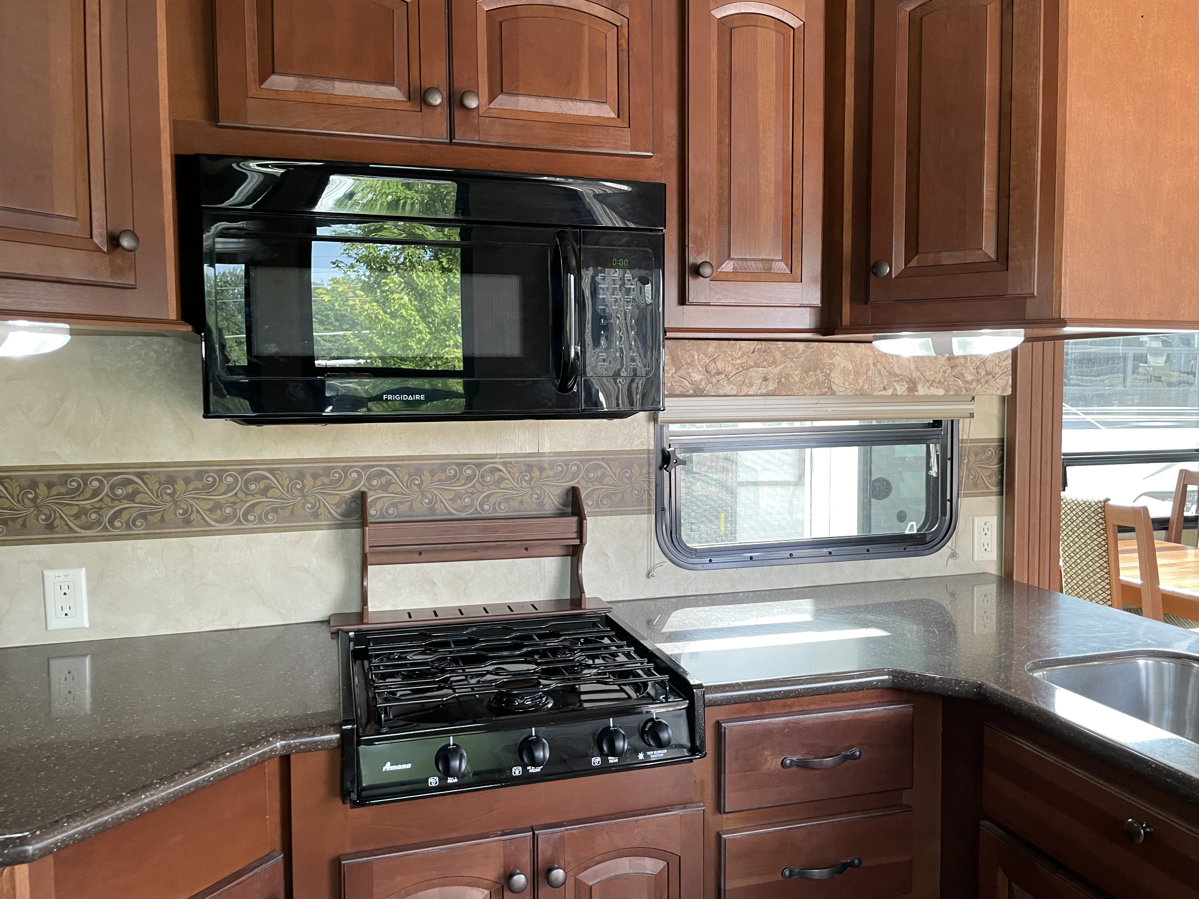 2012 Forest River Cedar Creek Cottage 40CFE - Image 11