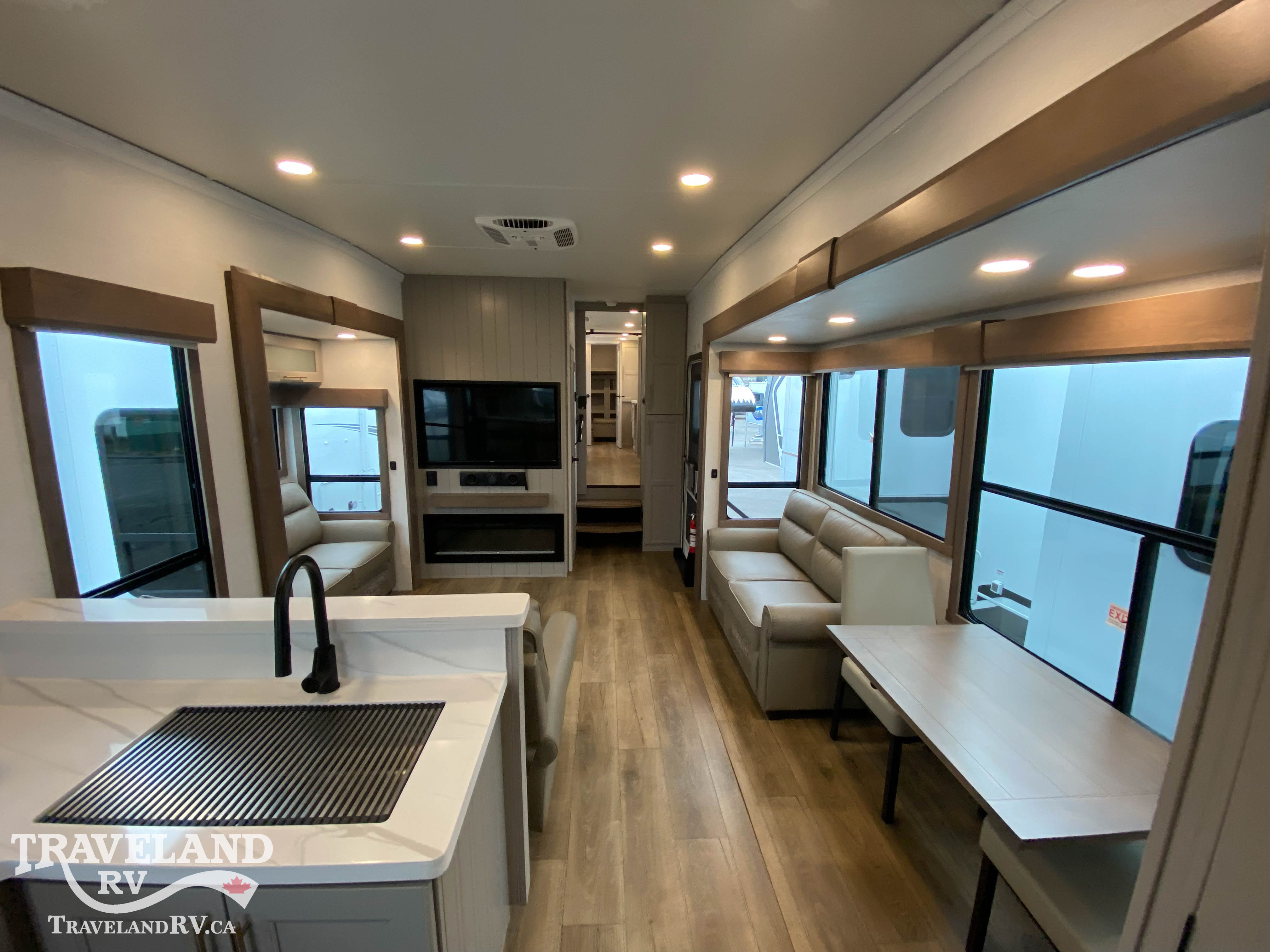 2025 Alliance RV Paradigm 382RK - Image 4