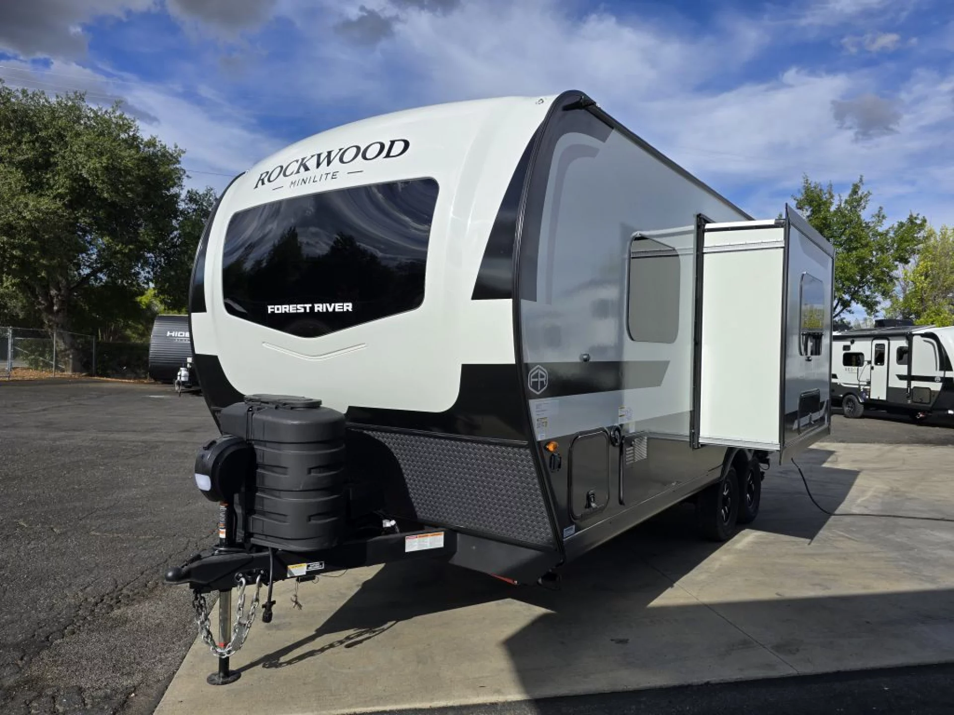 2026 FOREST RIVER ROCKWOOD MINI LITE 2109S - Image 2
