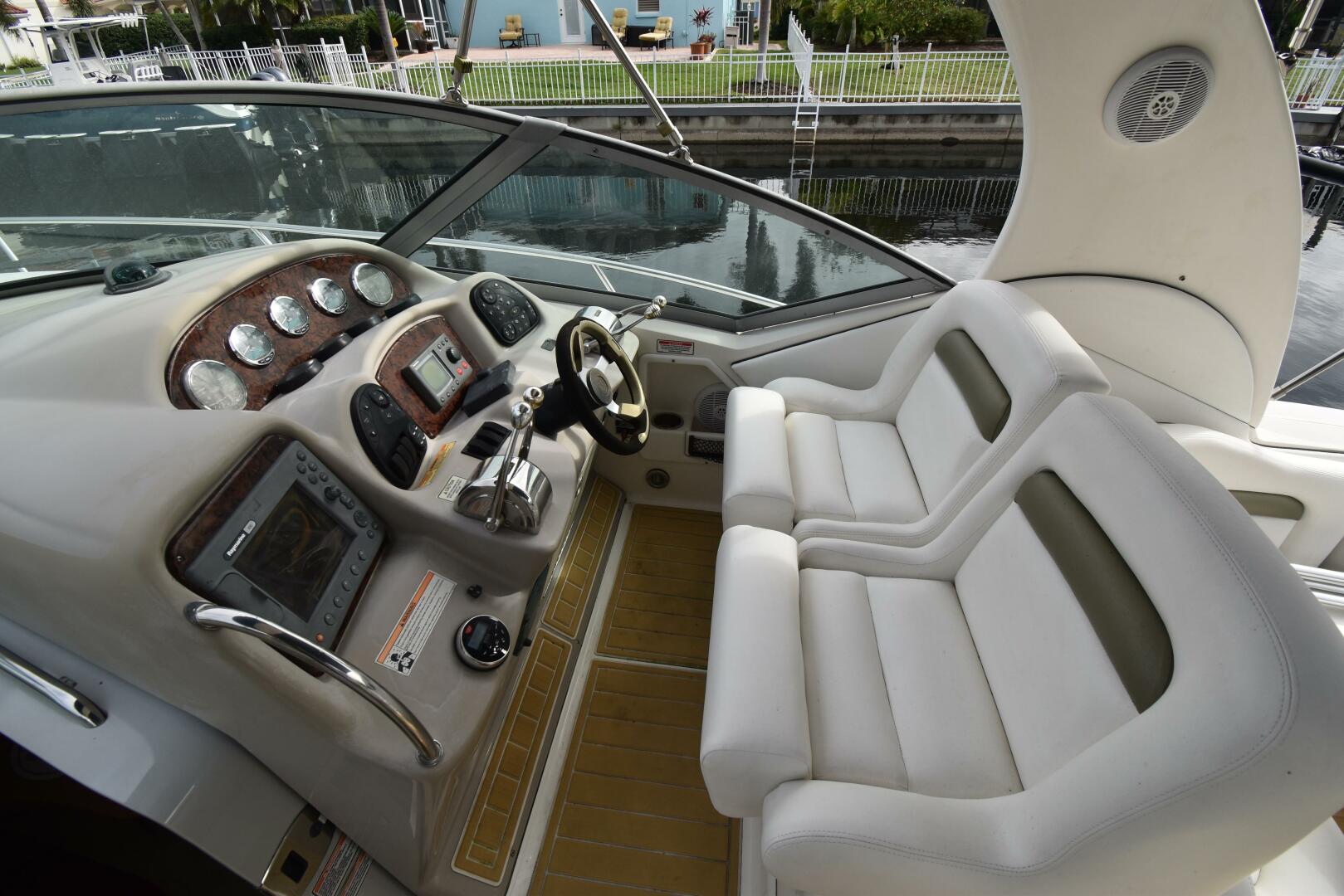 2006 Sea Ray 320 Sundancer - Image 12