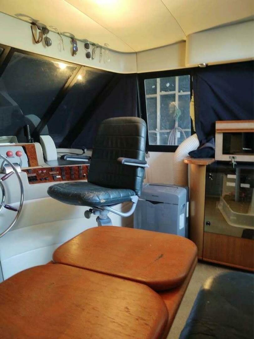 2000 Bayliner 4788 Pilot House Motoryacht - Image 21