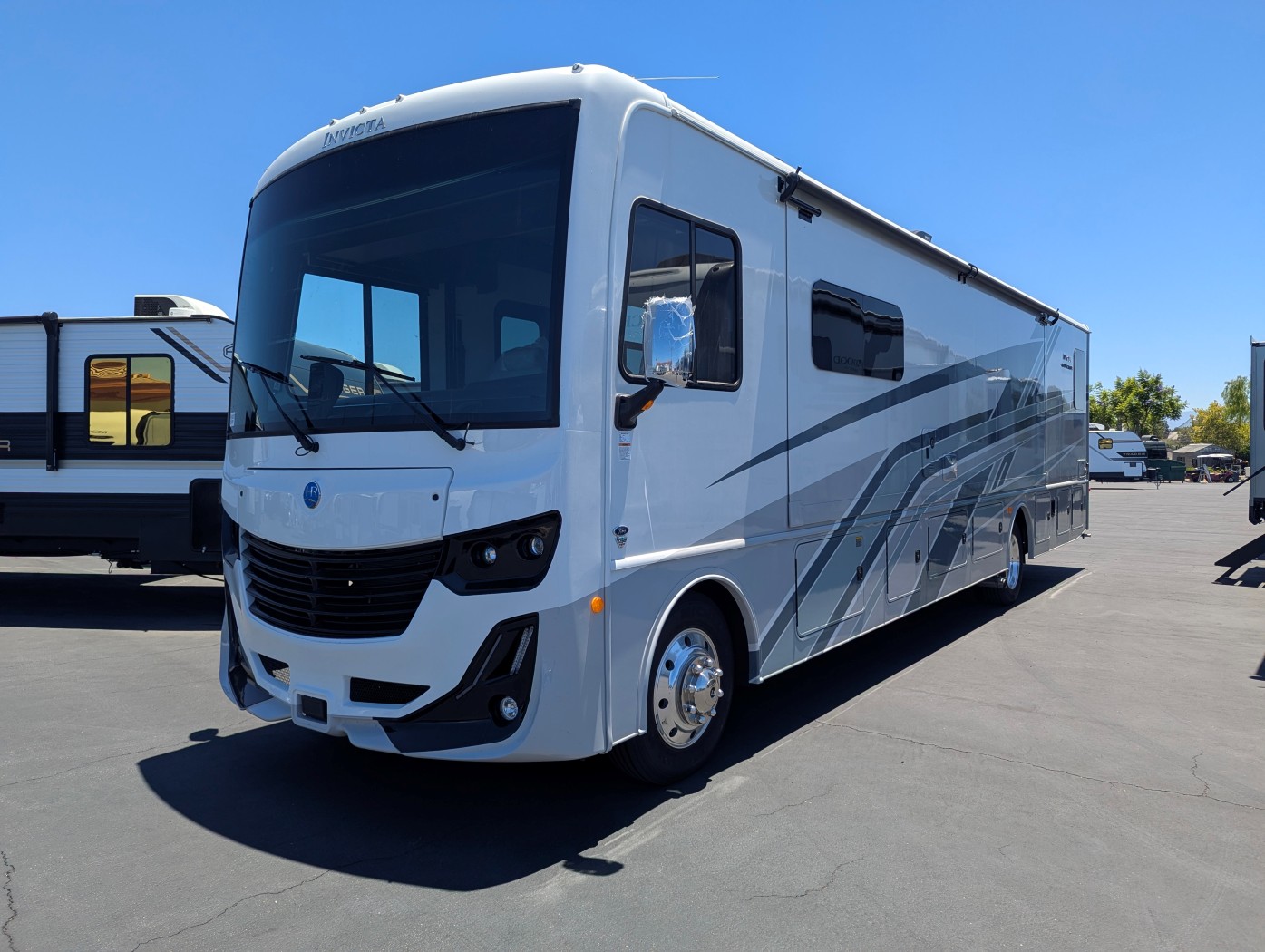 2026 Holiday Rambler Invicta 36Y - Image 3