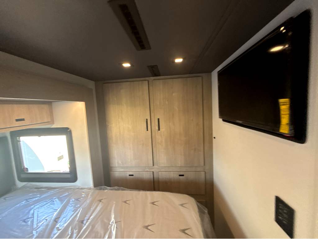 2027 GRAND DESIGN LINEAGE SERIESF 31ZW - Image 27
