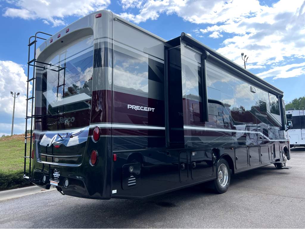 2027 JAYCO PRECEPT 36C - Image 4