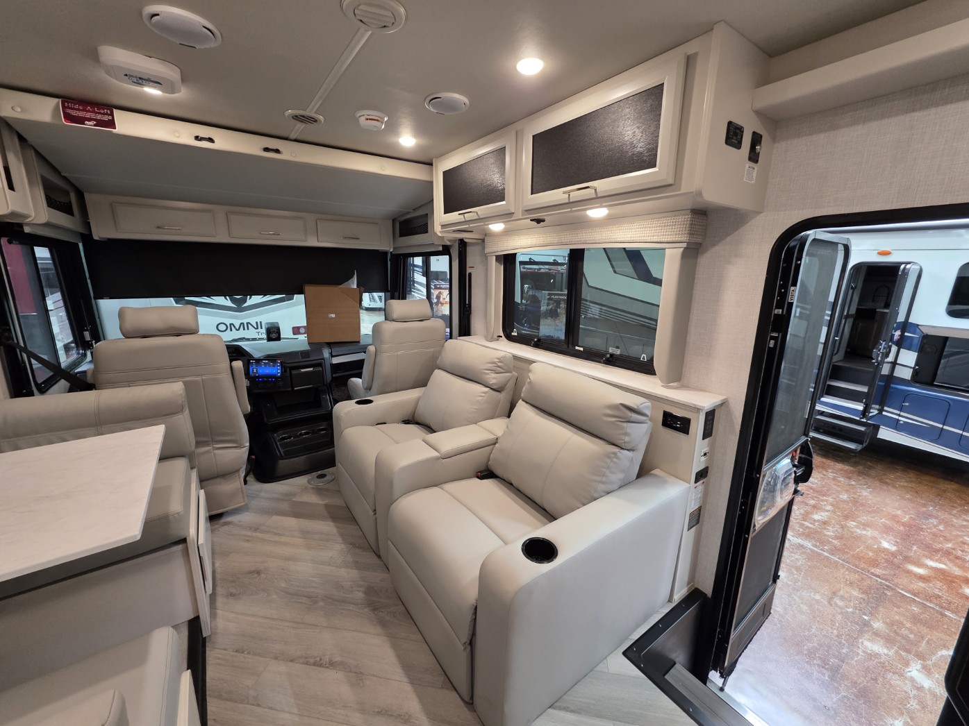2026 Holiday Rambler Invicta 33HB - Image 15