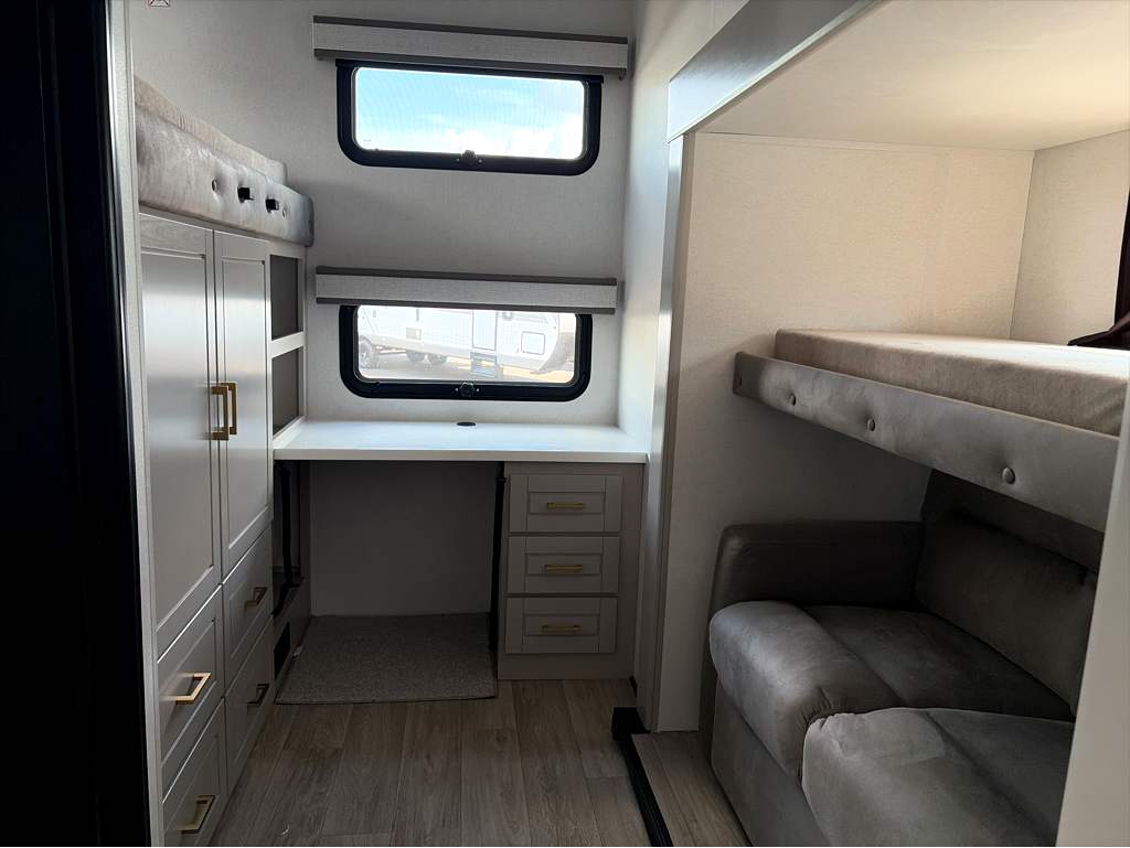 2027 JAYCO NORTH POINT 391TBBH - Image 15