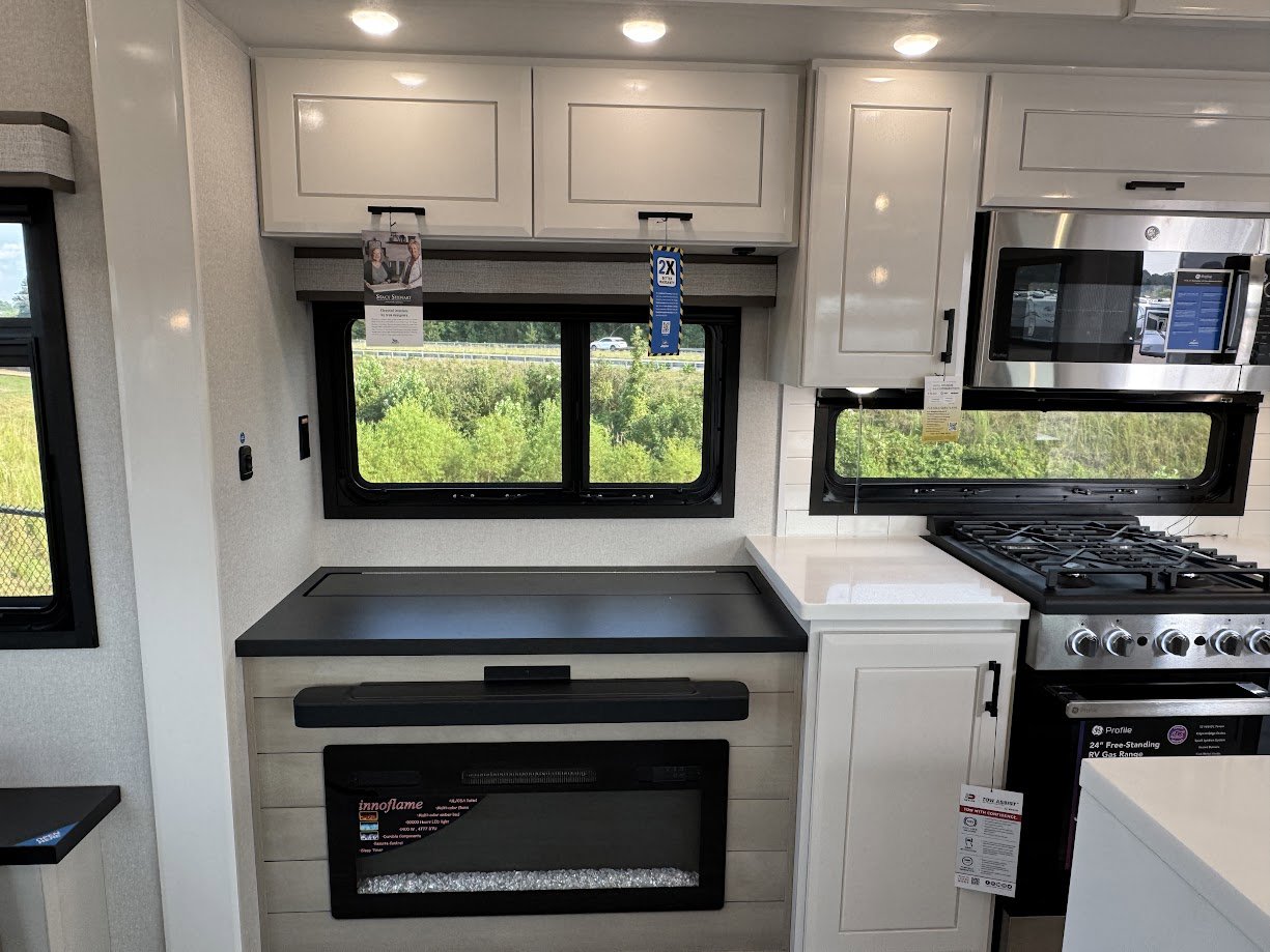 2026 JAYCO PINNACLE 32RLTS - Image 16