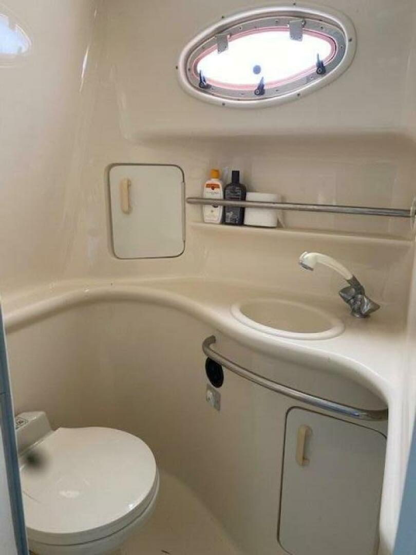 1997 Sea Ray 330 Sundancer - Image 19